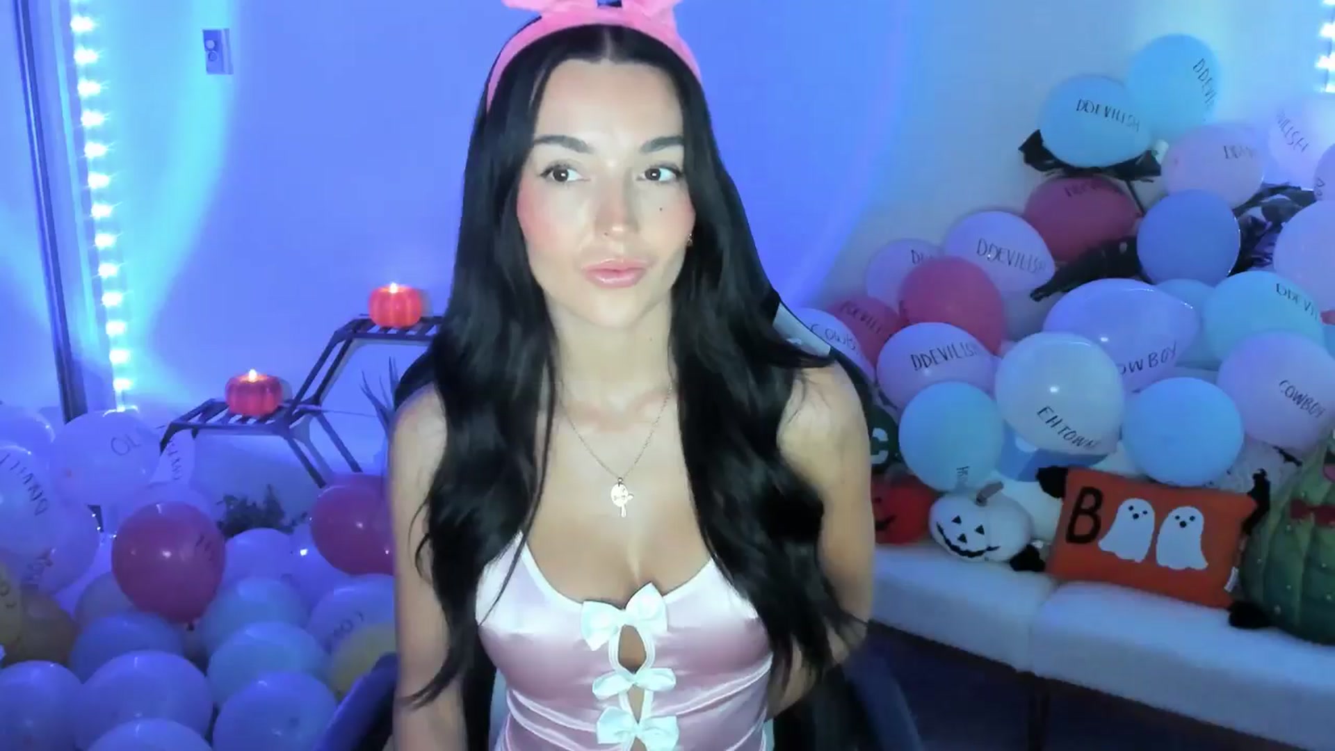 Gallery image thumbnail from SerenaBecker_'s myfreecams stream on, 10/12/2025, 01:20 image 19 of 20
