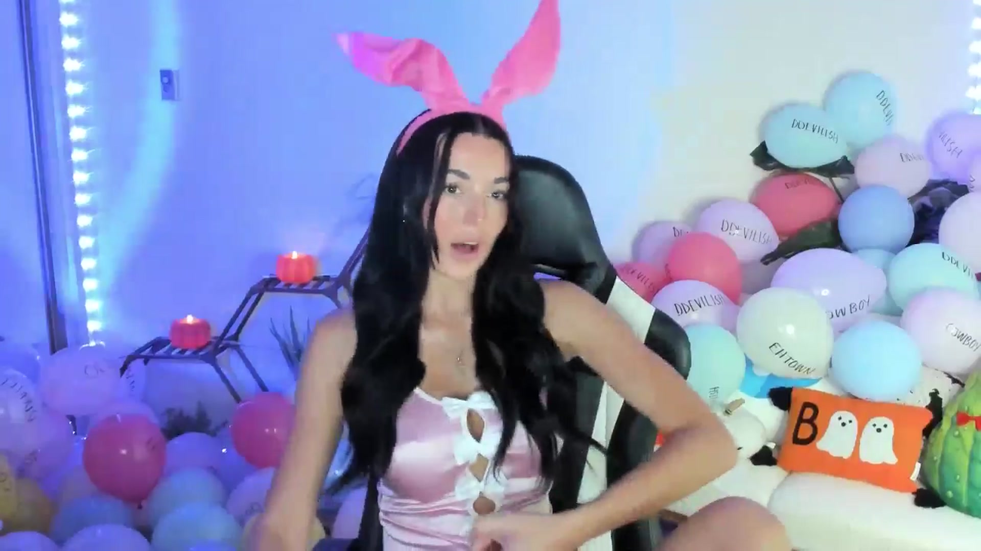 Gallery image thumbnail from SerenaBecker_'s myfreecams stream on, 10/12/2025, 01:51 image 15 of 20