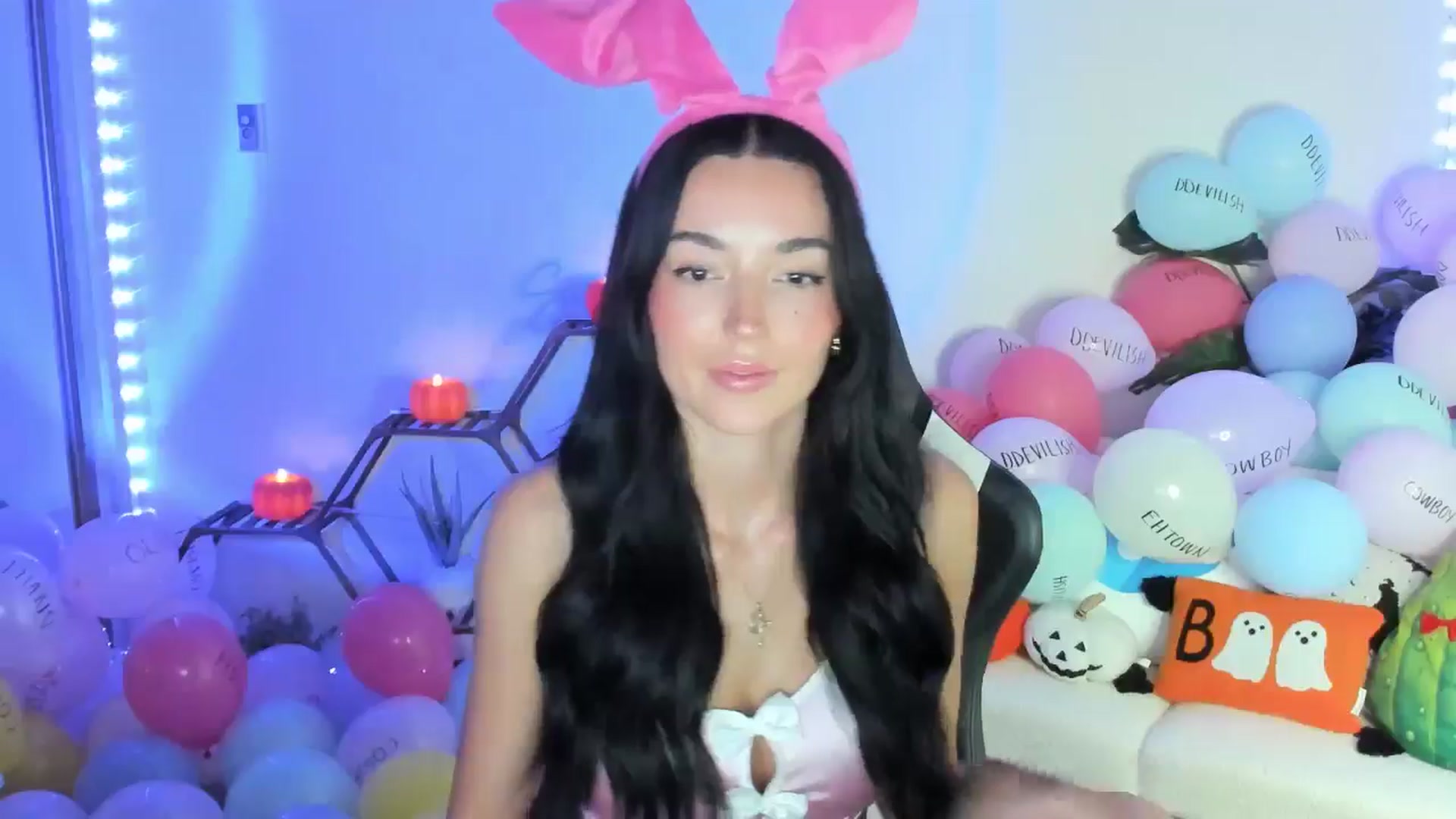 Gallery image thumbnail from SerenaBecker_'s myfreecams stream on, 10/12/2025, 01:51 image 19 of 20