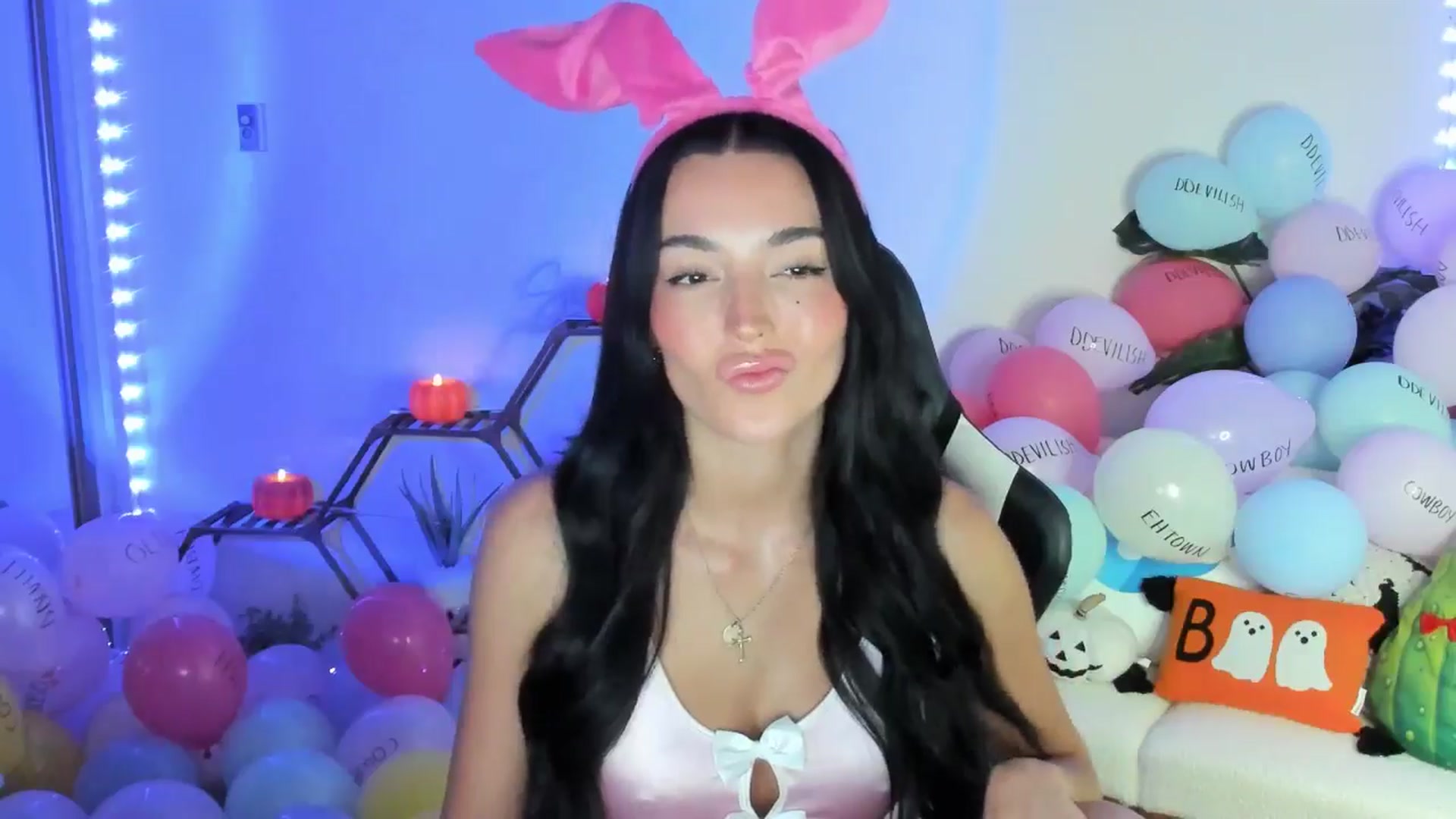 Gallery image thumbnail from SerenaBecker_'s myfreecams stream on, 10/12/2025, 01:51 image 12 of 20