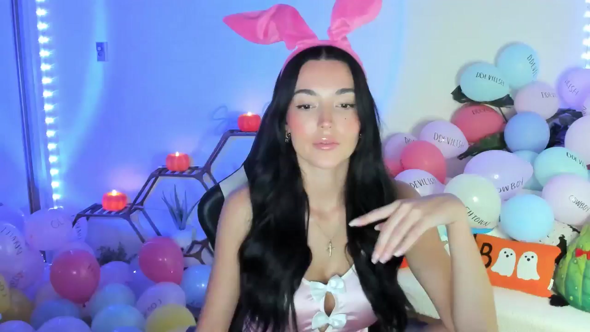 Gallery image thumbnail from SerenaBecker_'s myfreecams stream on, 10/12/2025, 01:51 image 18 of 20