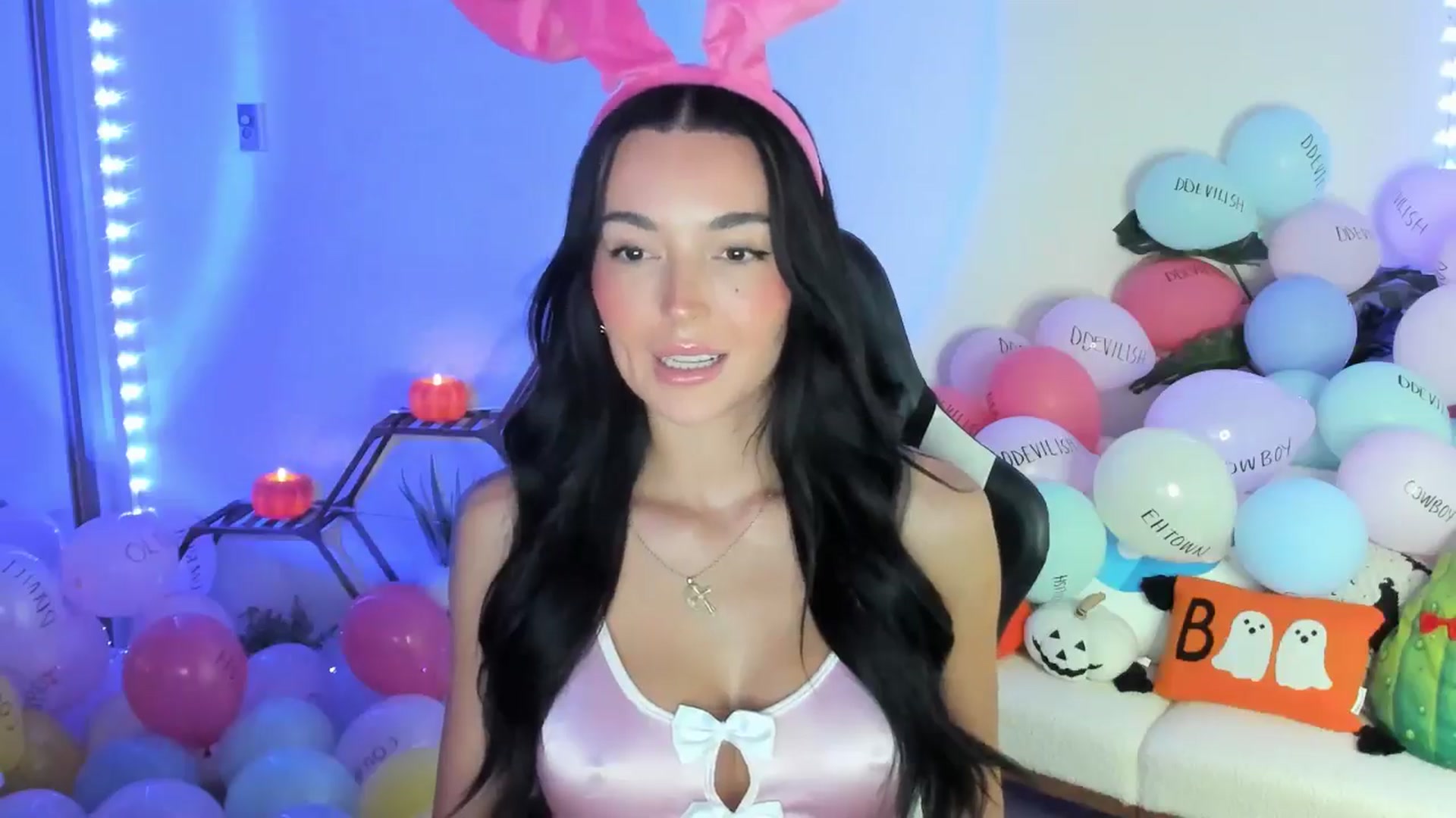 Gallery image thumbnail from SerenaBecker_'s myfreecams stream on, 10/12/2025, 01:51 image 8 of 20