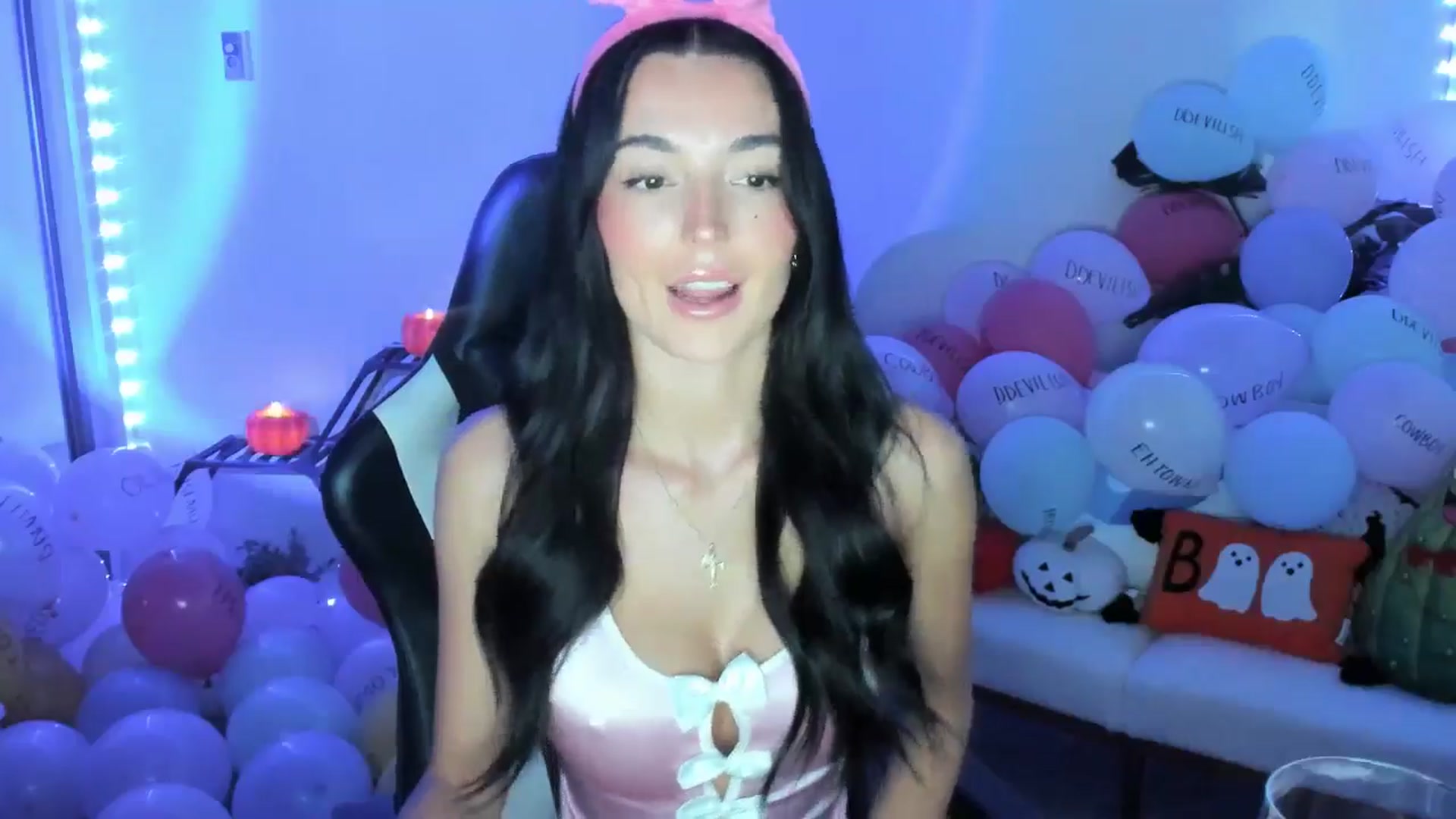 Gallery image thumbnail from SerenaBecker_'s myfreecams stream on, 10/12/2025, 01:51 image 3 of 20