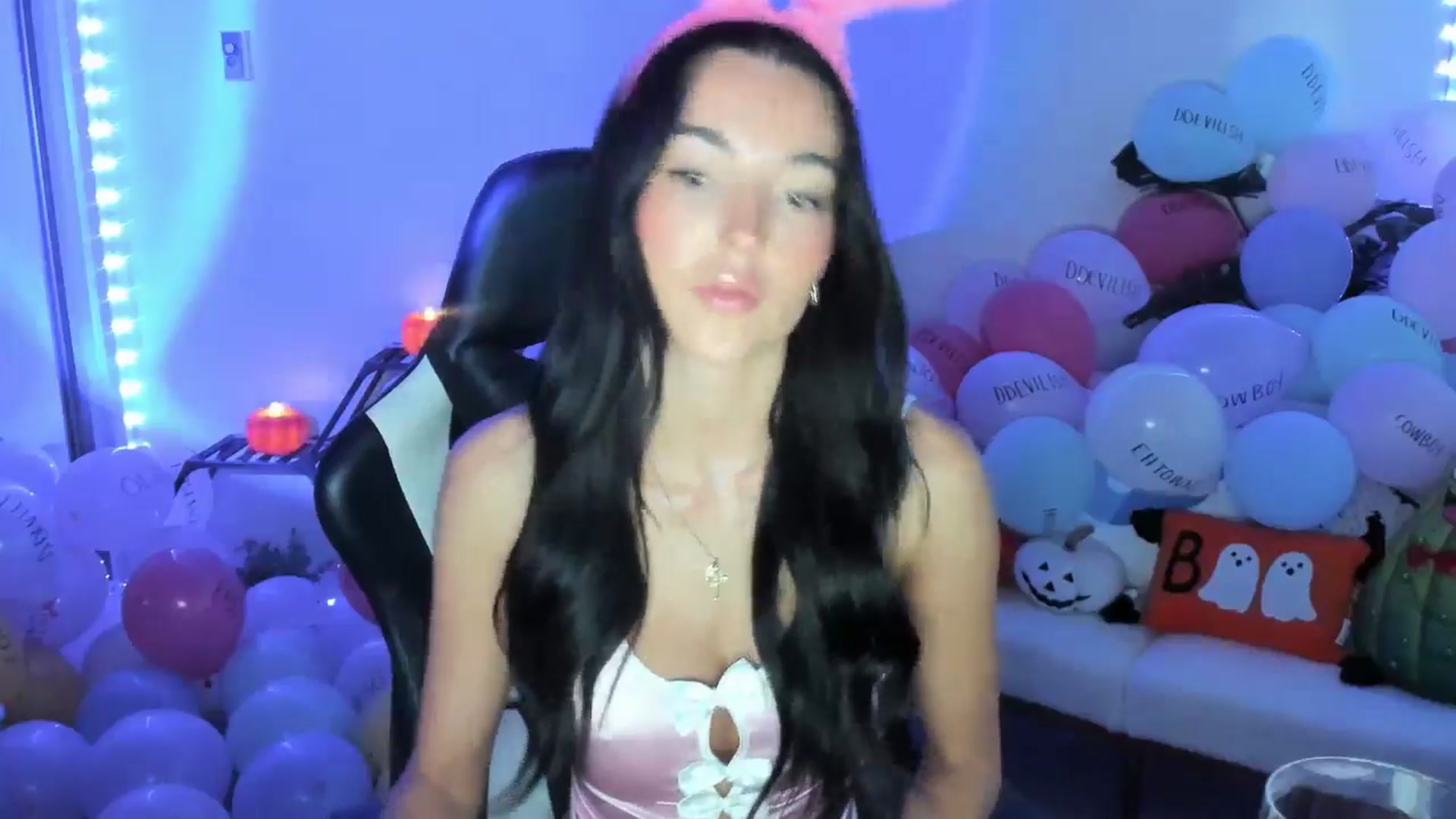 Gallery image thumbnail from SerenaBecker_'s myfreecams stream on, 10/12/2025, 01:51 image 2 of 20