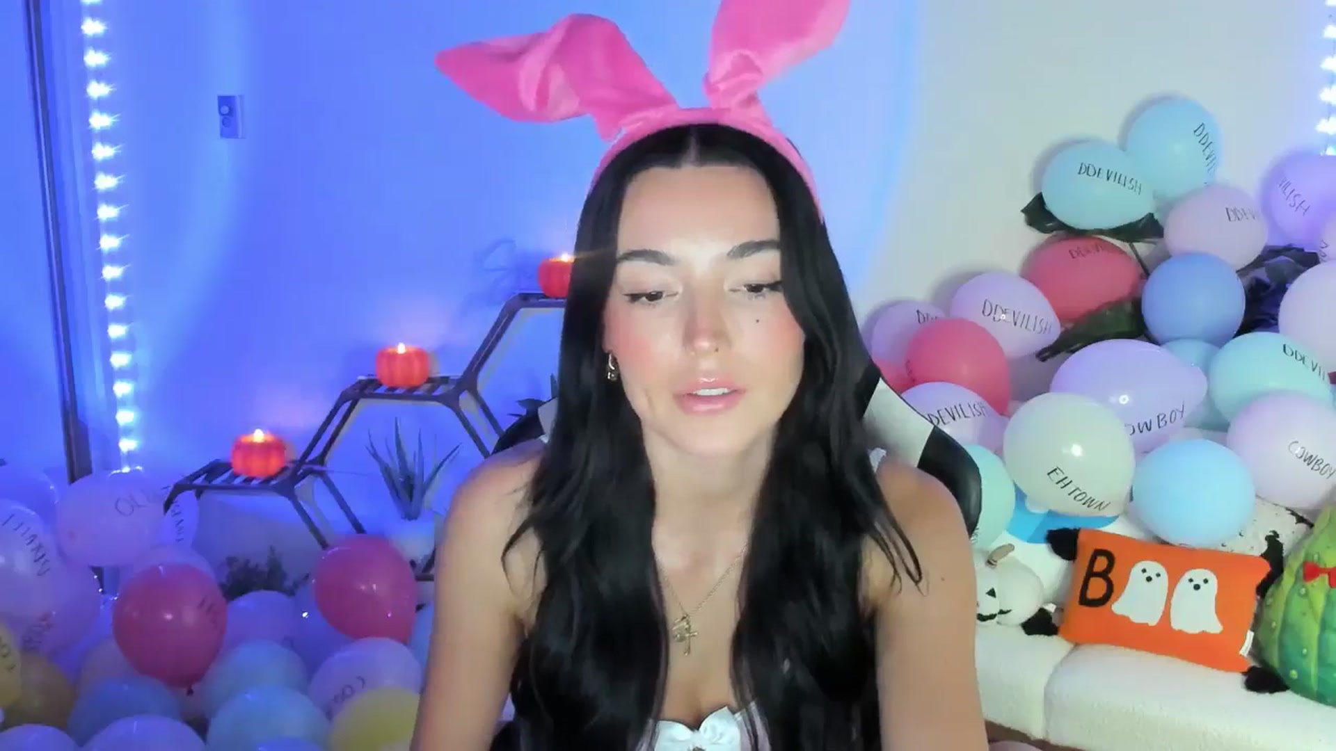 Gallery image thumbnail from SerenaBecker_'s myfreecams stream on, 10/12/2025, 01:51 image 13 of 20