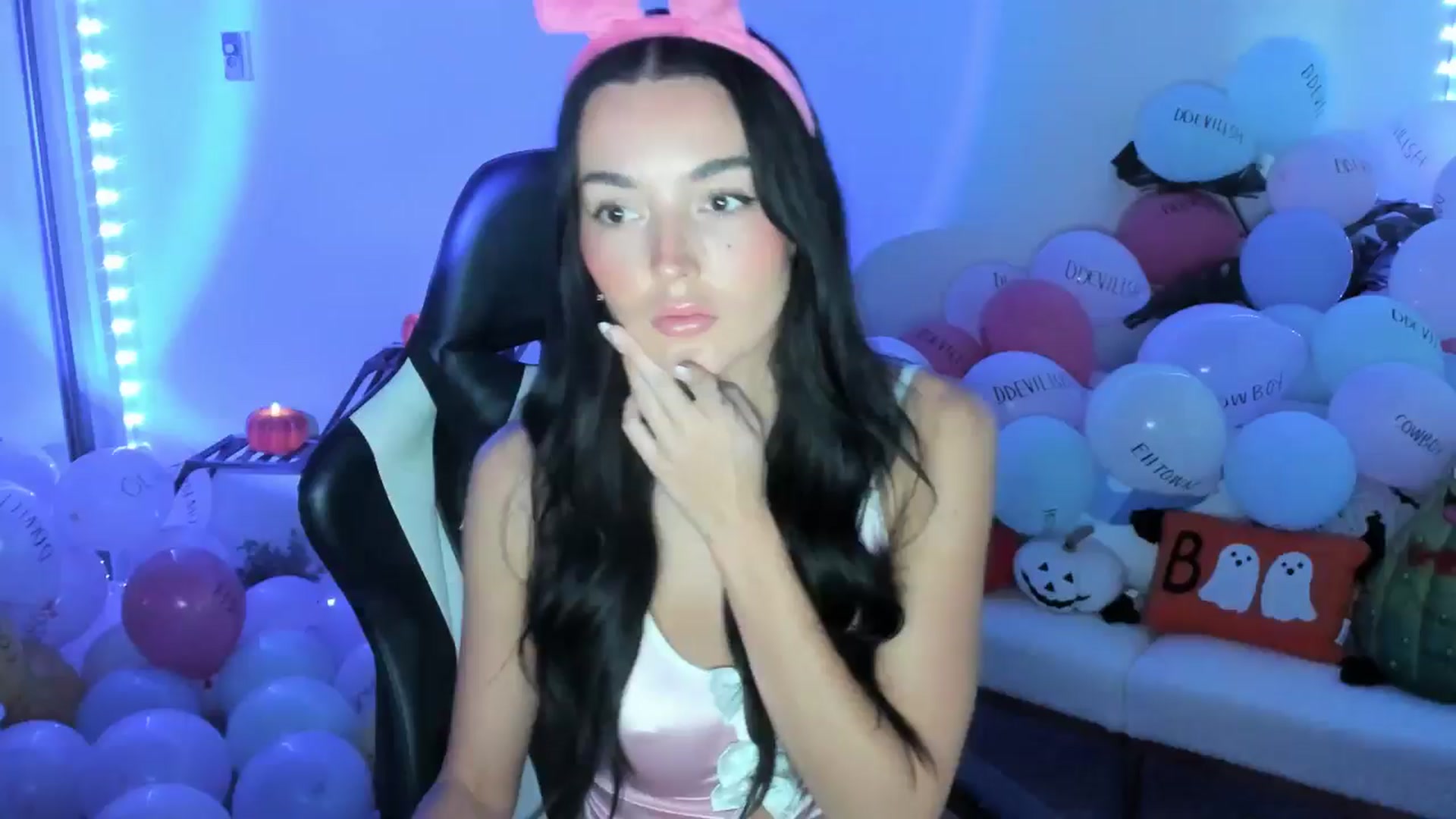 Gallery image thumbnail from SerenaBecker_'s myfreecams stream on, 10/12/2025, 01:51 image 1 of 20