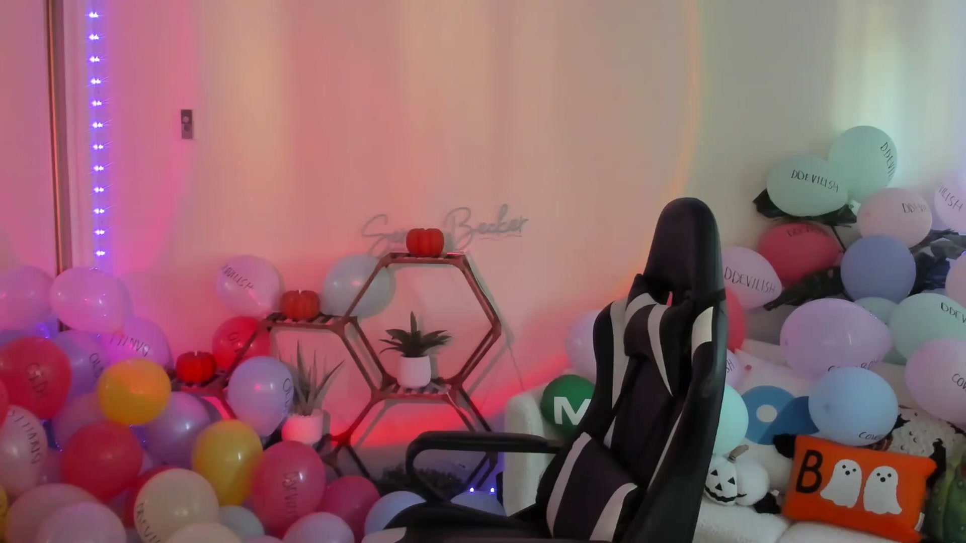 Gallery image thumbnail from SerenaBecker_'s myfreecams stream on, 10/12/2025, 23:42 image 3 of 20