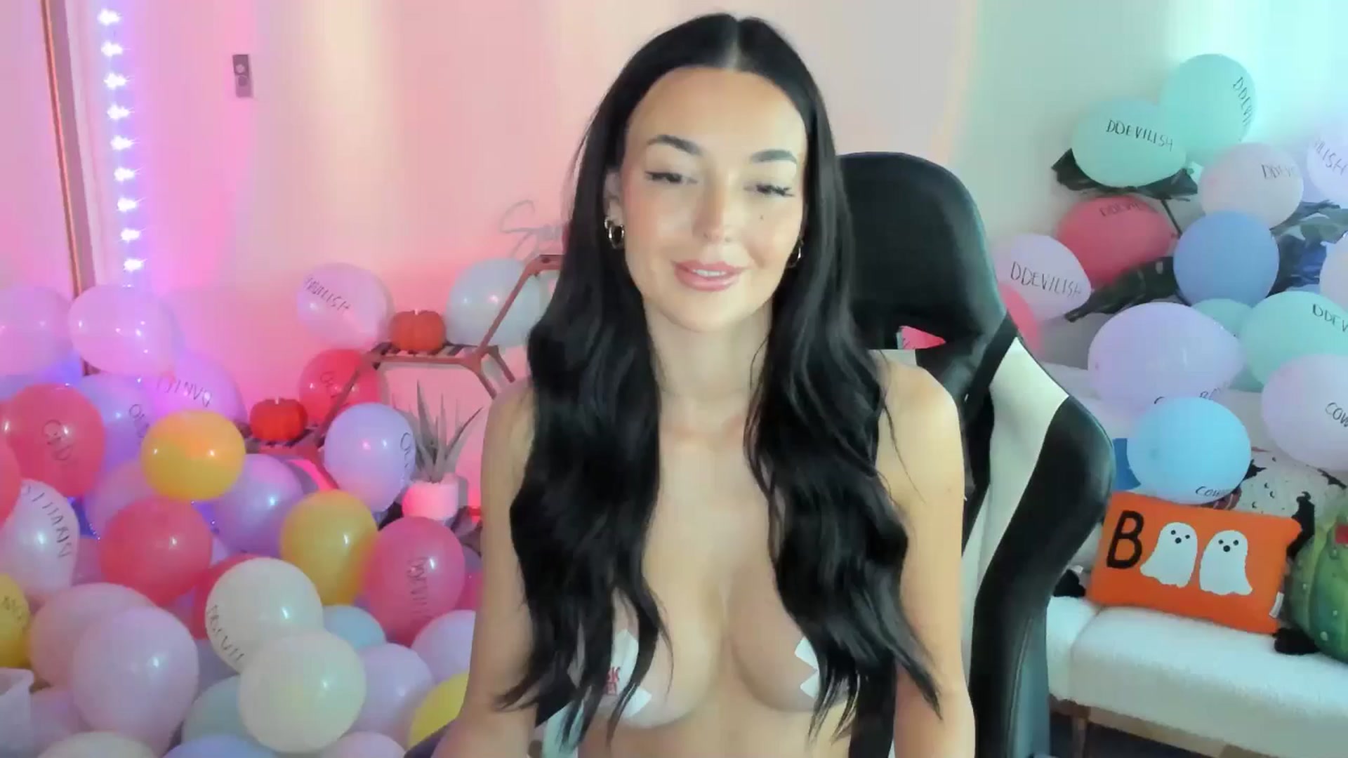 Gallery image thumbnail from SerenaBecker_'s myfreecams stream on, 10/12/2025, 23:42 image 17 of 20