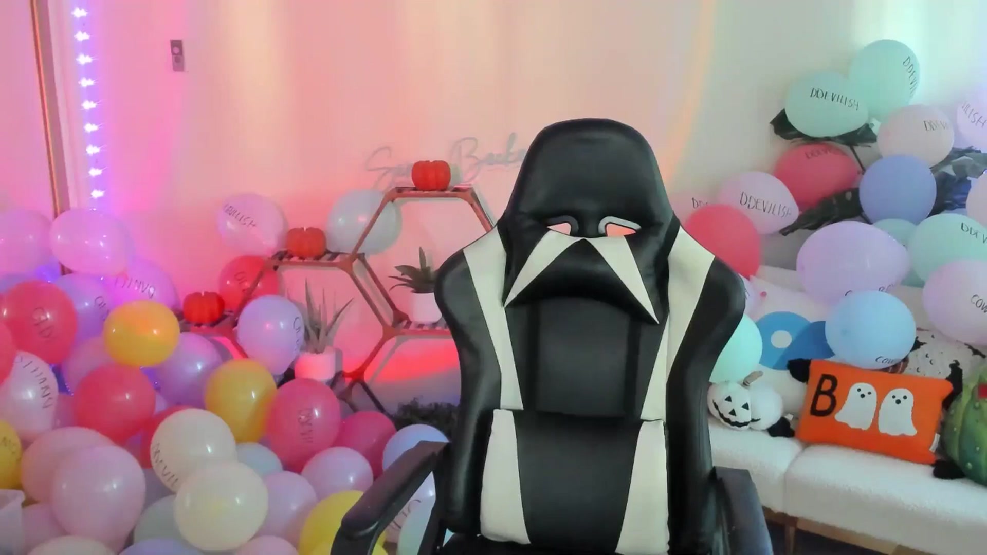 Gallery image thumbnail from SerenaBecker_'s myfreecams stream on, 10/12/2025, 23:42 image 18 of 20