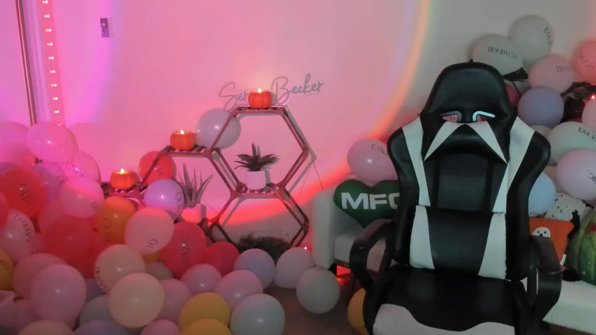 Gallery image thumbnail from SerenaBecker_'s myfreecams stream on, 10/13/2025, 05:28 image 10 of 20