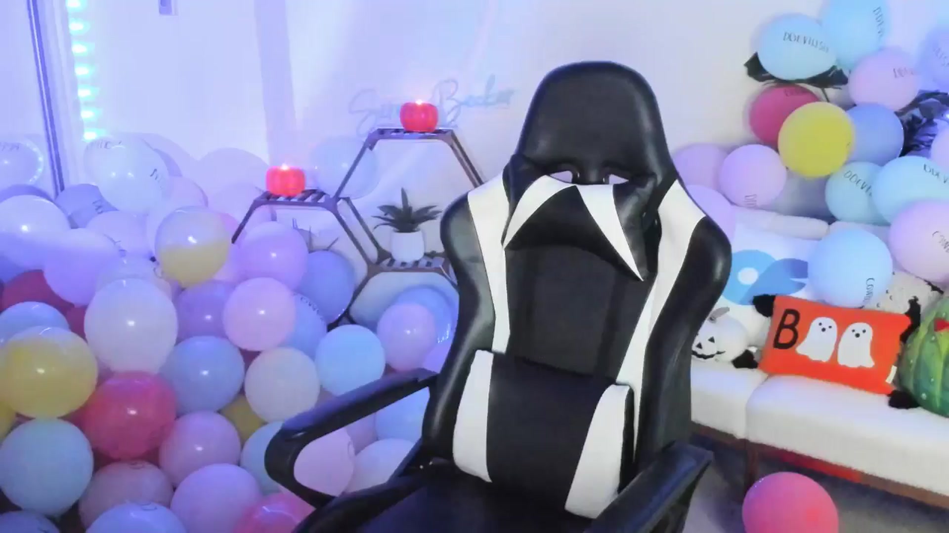 Gallery image thumbnail from SerenaBecker_'s myfreecams stream on, 10/19/2025, 04:51 image 5 of 20