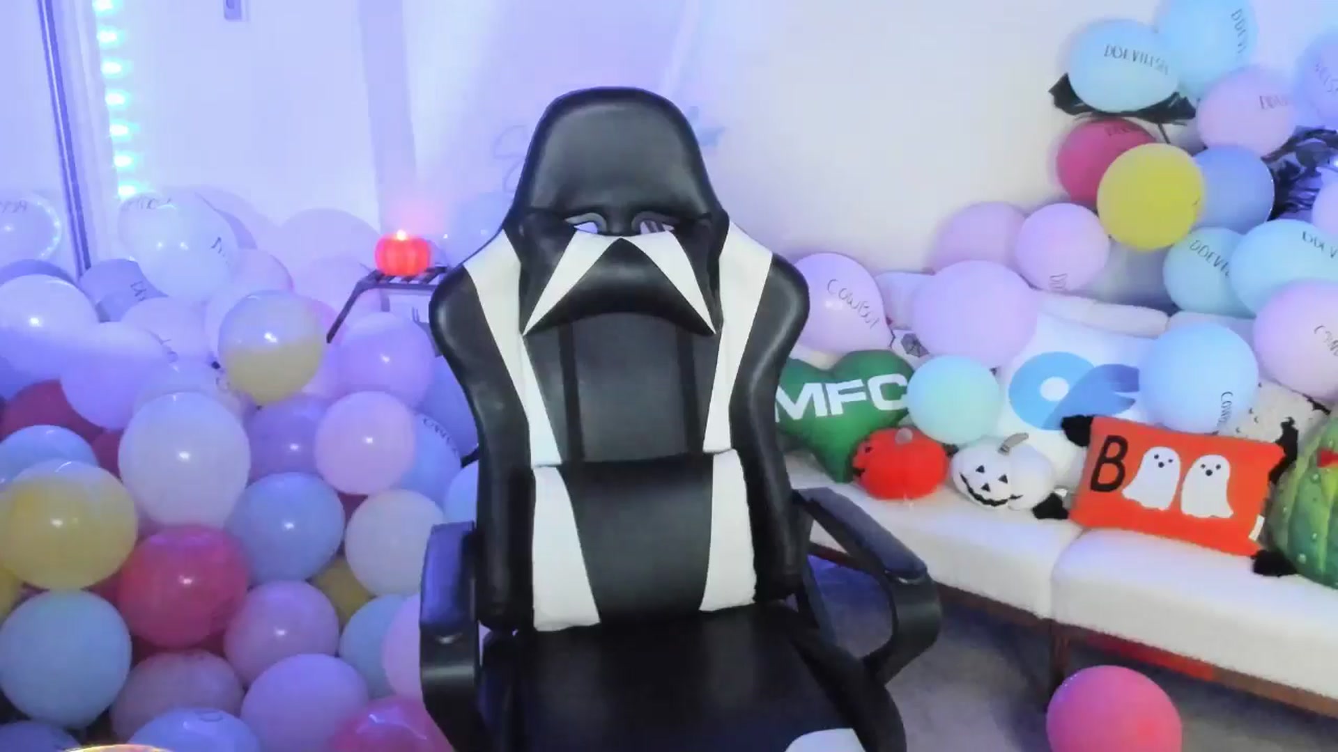 Gallery image thumbnail from SerenaBecker_'s myfreecams stream on, 10/19/2025, 04:51 image 10 of 20