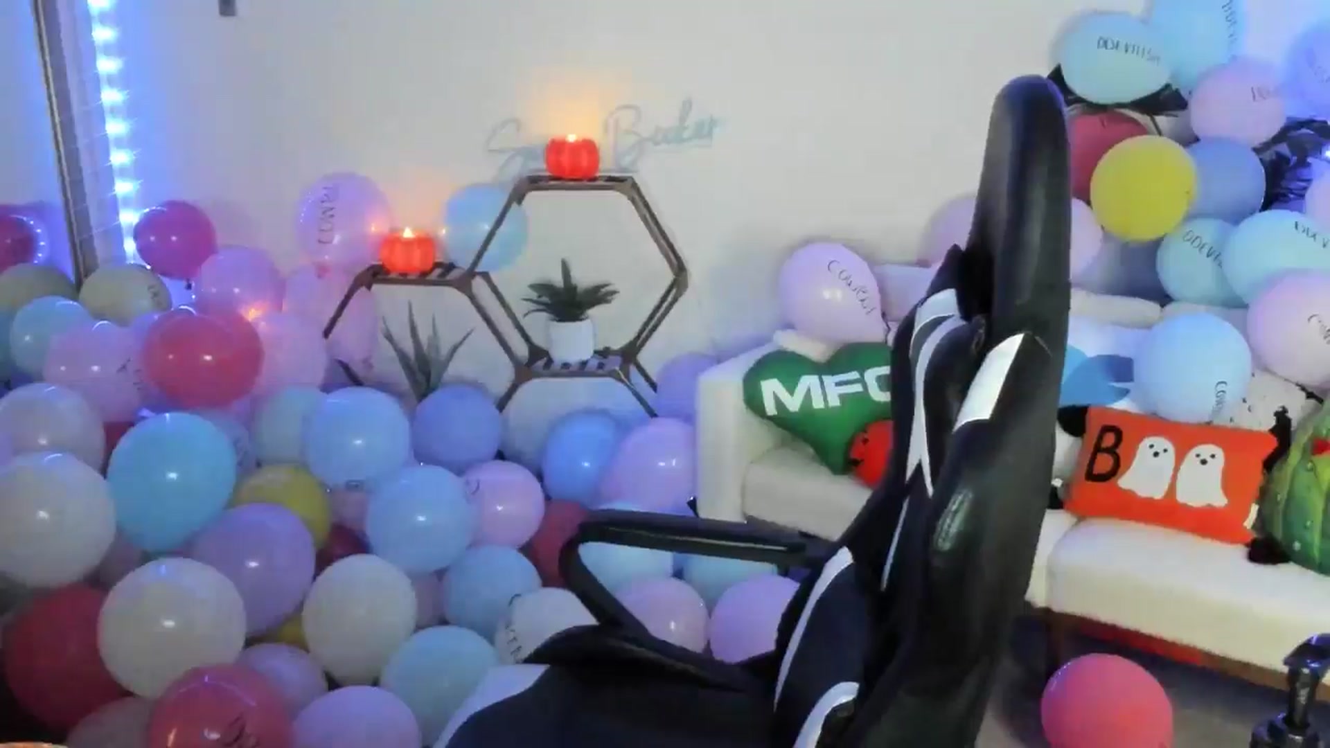 Gallery image thumbnail from SerenaBecker_'s myfreecams stream on, 10/20/2025, 02:44 image 12 of 20