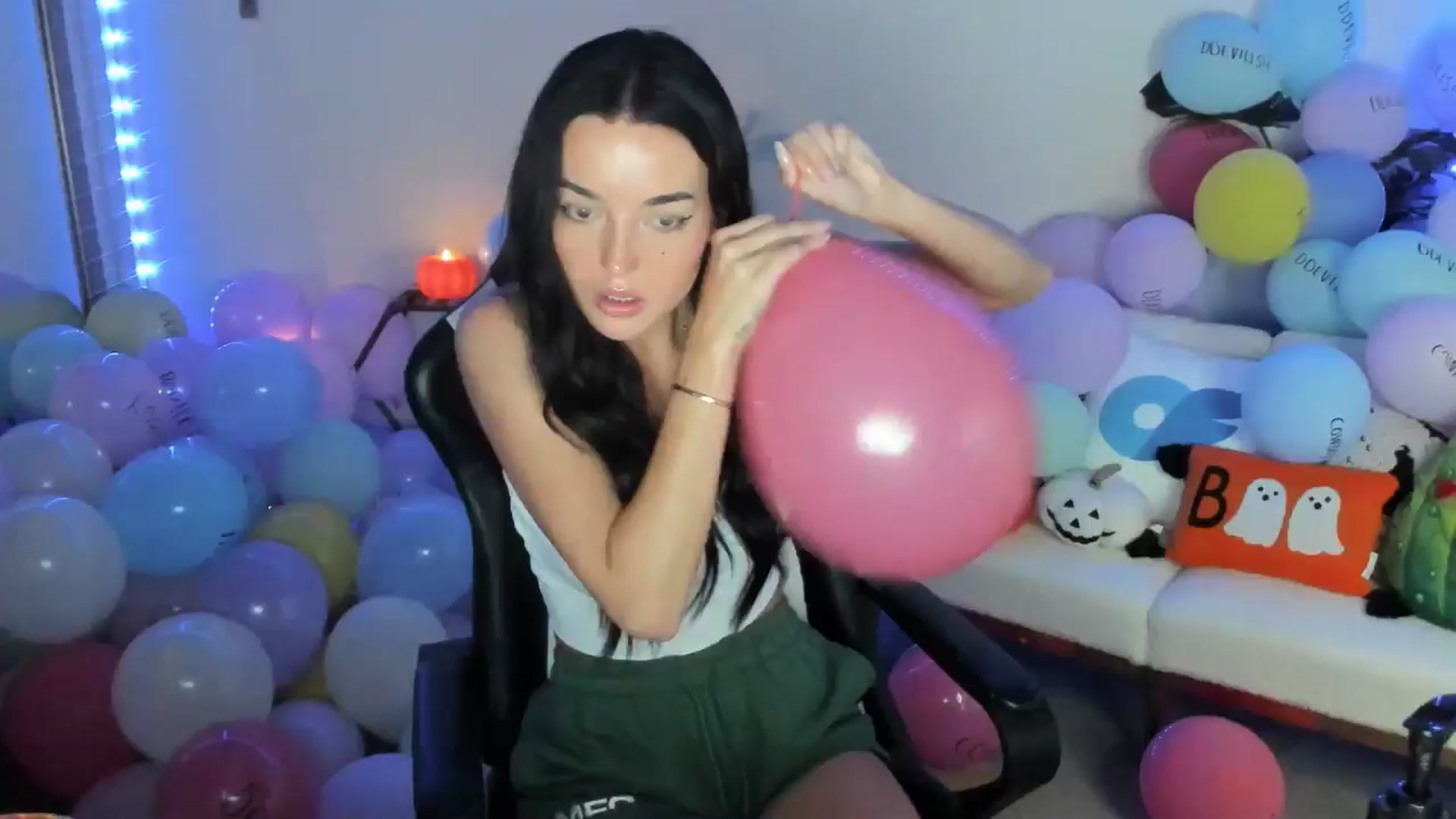 Gallery image thumbnail from SerenaBecker_'s myfreecams stream on, 10/20/2025, 02:44 image 2 of 20