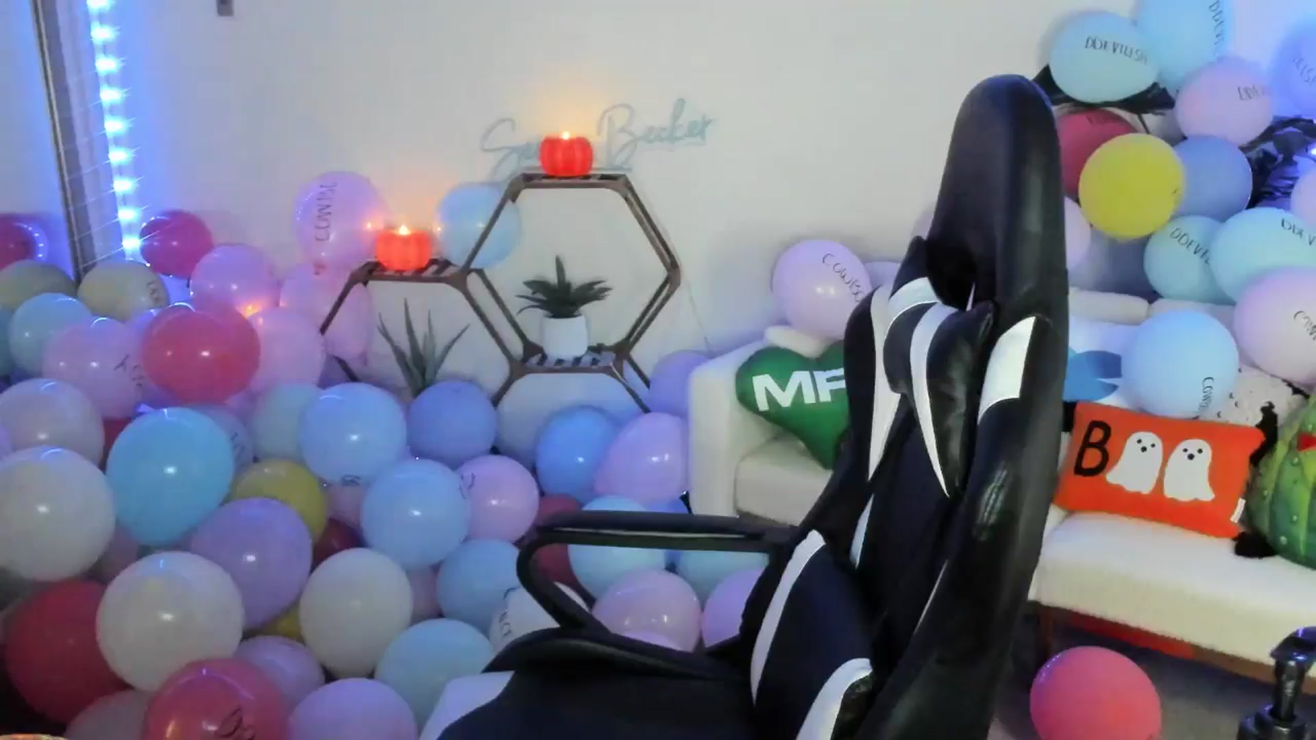 Gallery image thumbnail from SerenaBecker_'s myfreecams stream on, 10/20/2025, 02:44 image 13 of 20