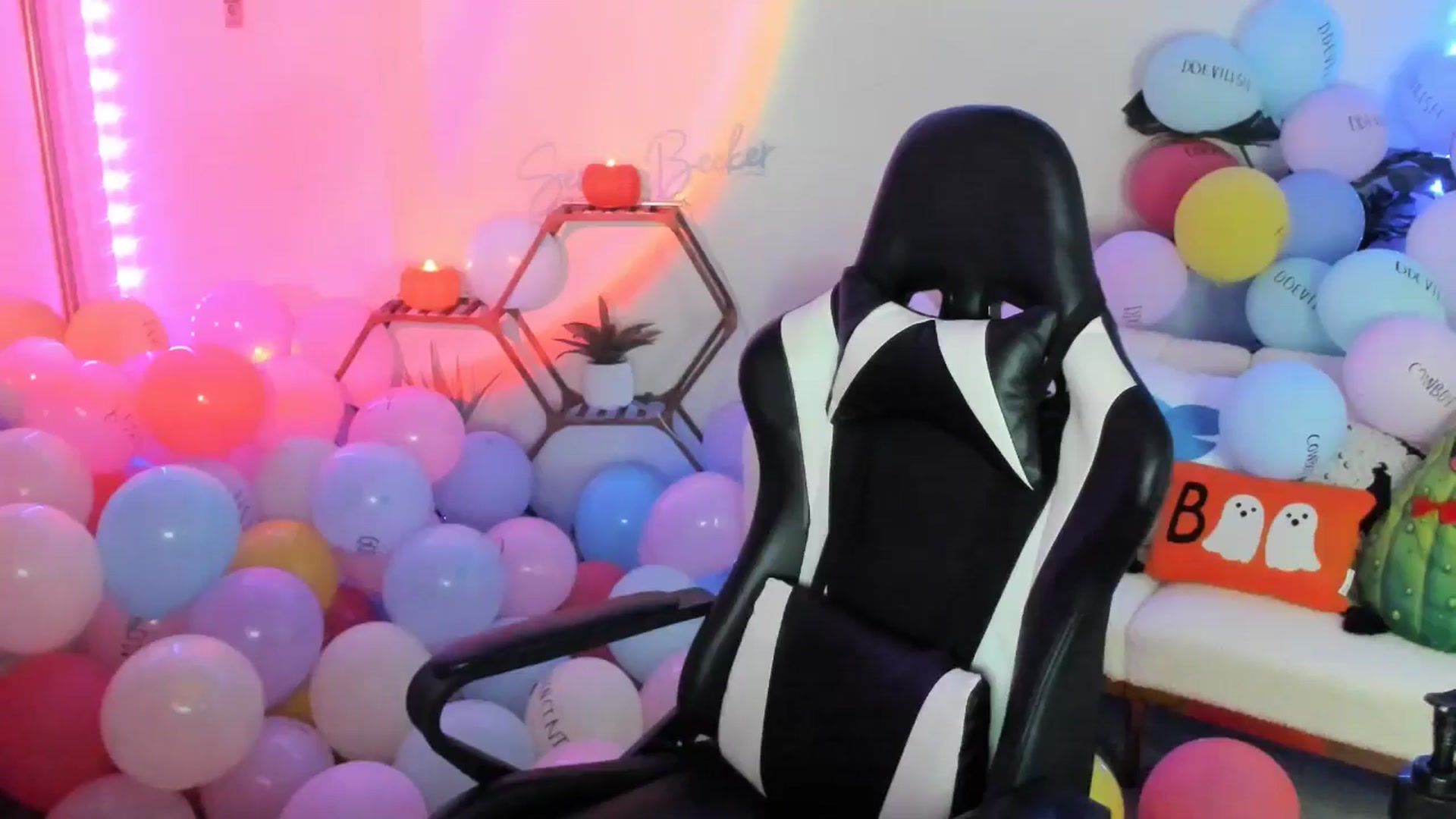 Gallery image thumbnail from SerenaBecker_'s myfreecams stream on, 10/20/2025, 05:30 image 18 of 20