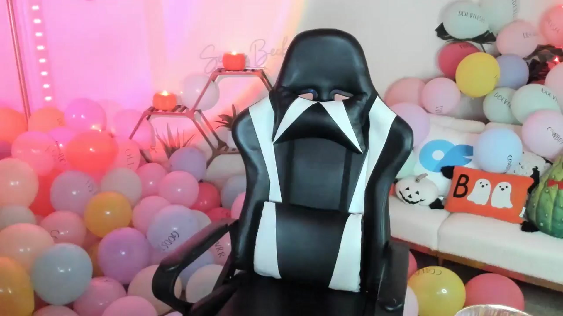 Gallery image thumbnail from SerenaBecker_'s myfreecams stream on, 10/21/2025, 06:02 image 2 of 20