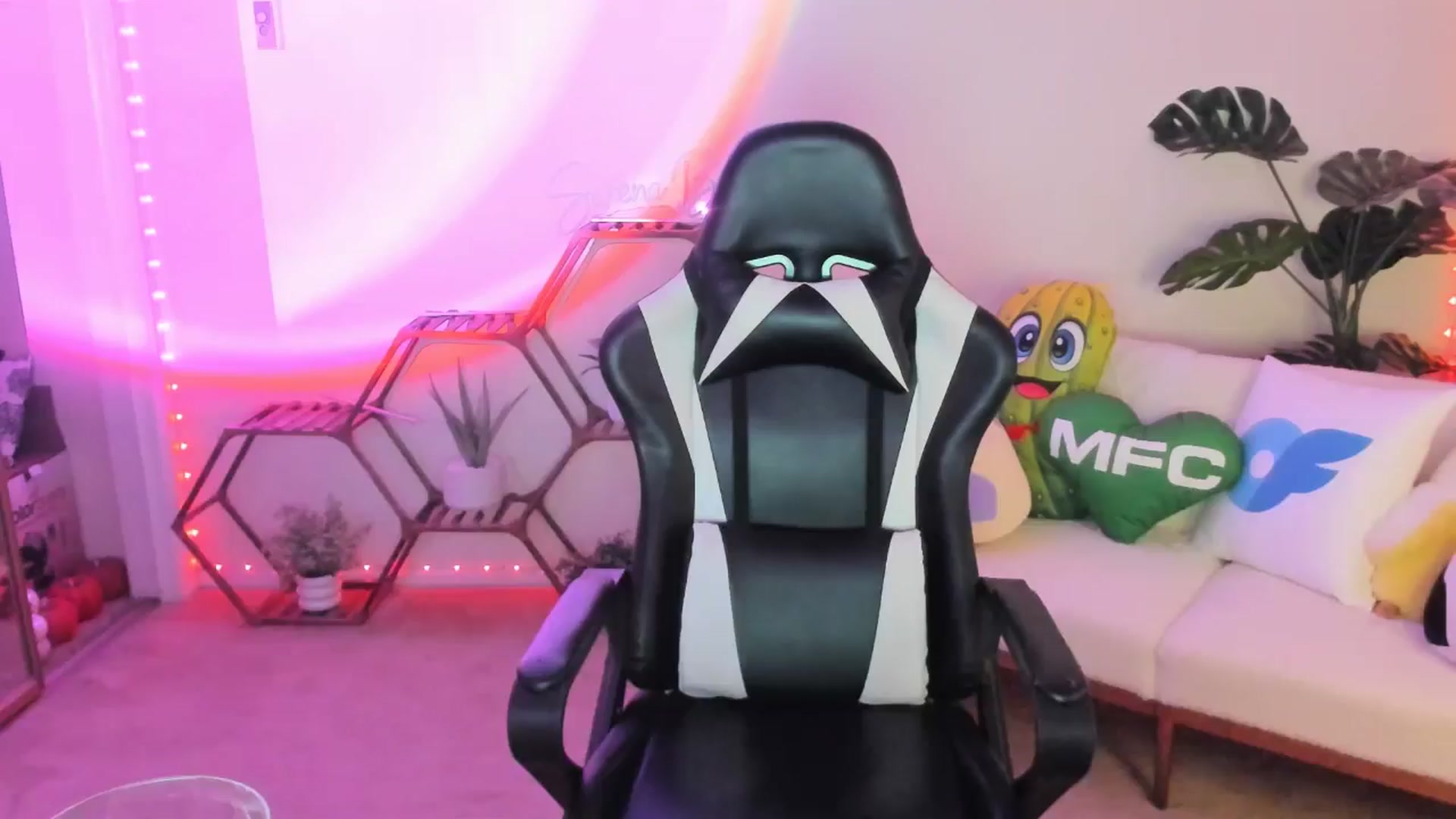 Gallery image thumbnail from SerenaBecker_'s myfreecams stream on, 11/03/2025, 04:44 image 15 of 20