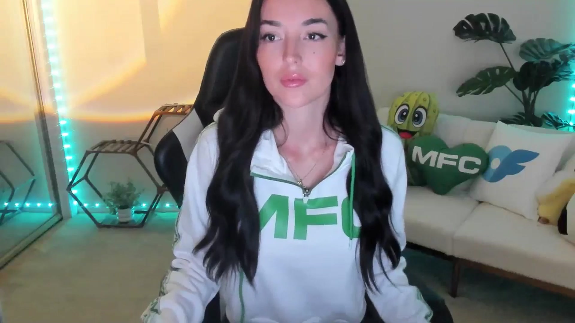 Gallery image thumbnail from SerenaBecker_'s myfreecams stream on, 11/04/2025, 04:26 image 4 of 20