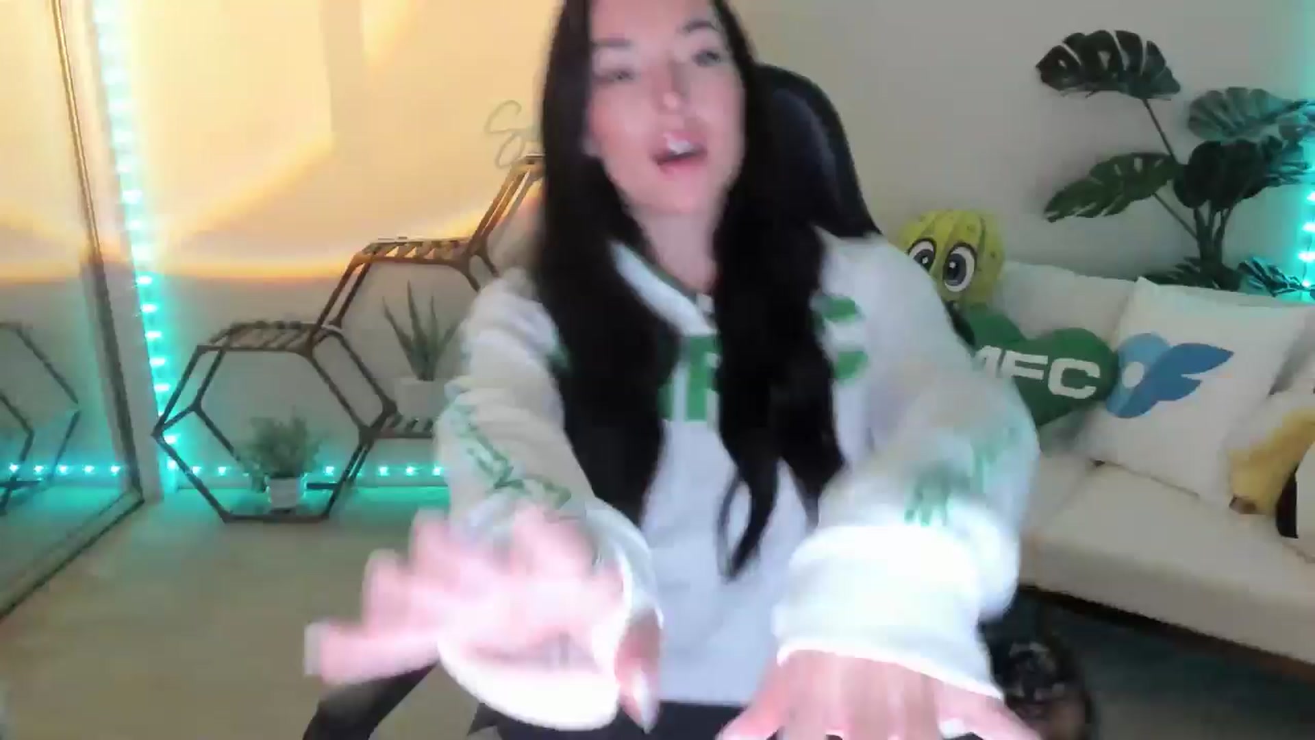 Gallery image thumbnail from SerenaBecker_'s myfreecams stream on, 11/04/2025, 04:26 image 3 of 20
