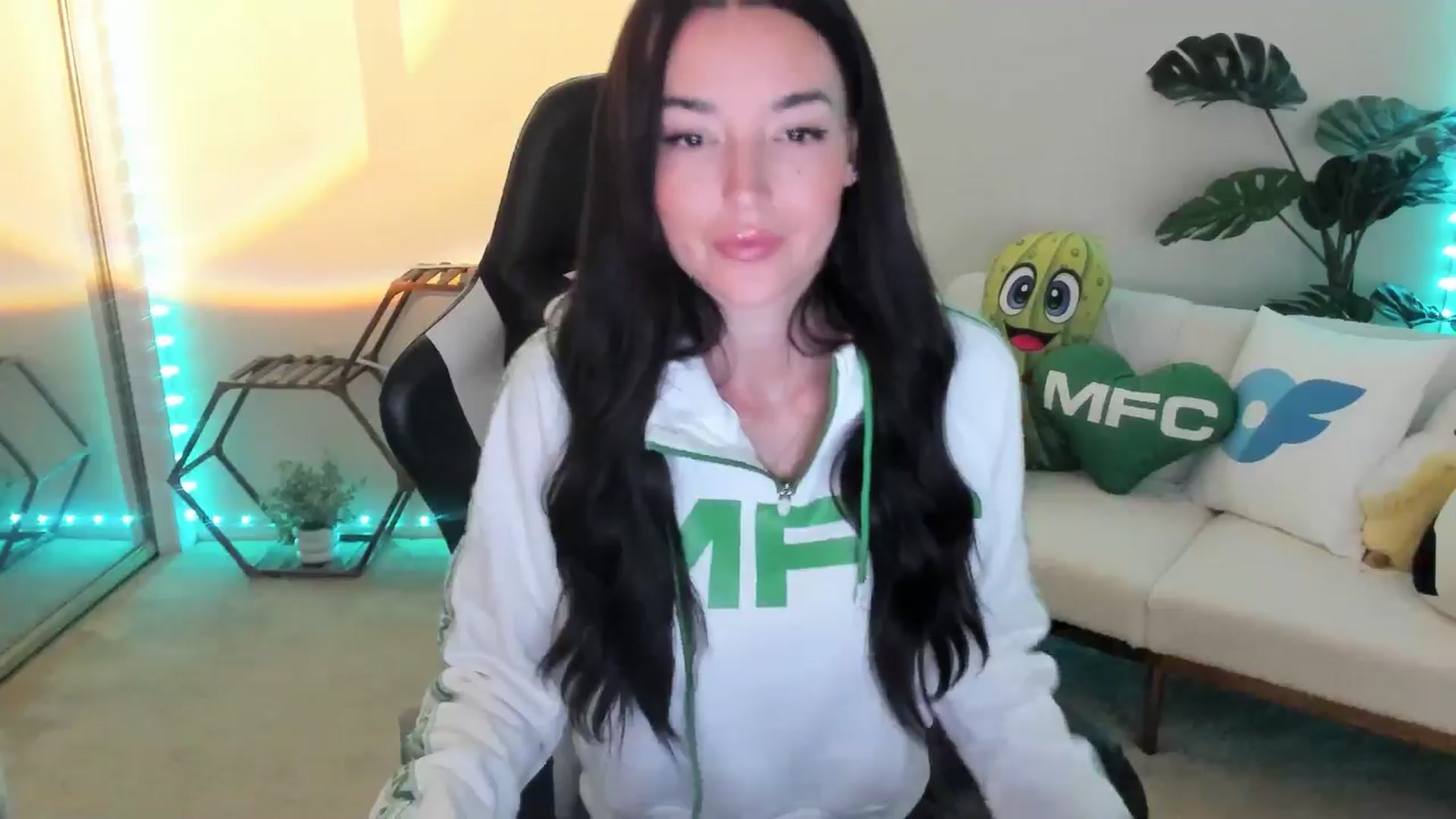 Gallery image thumbnail from SerenaBecker_'s myfreecams stream on, 11/04/2025, 04:26 image 5 of 20