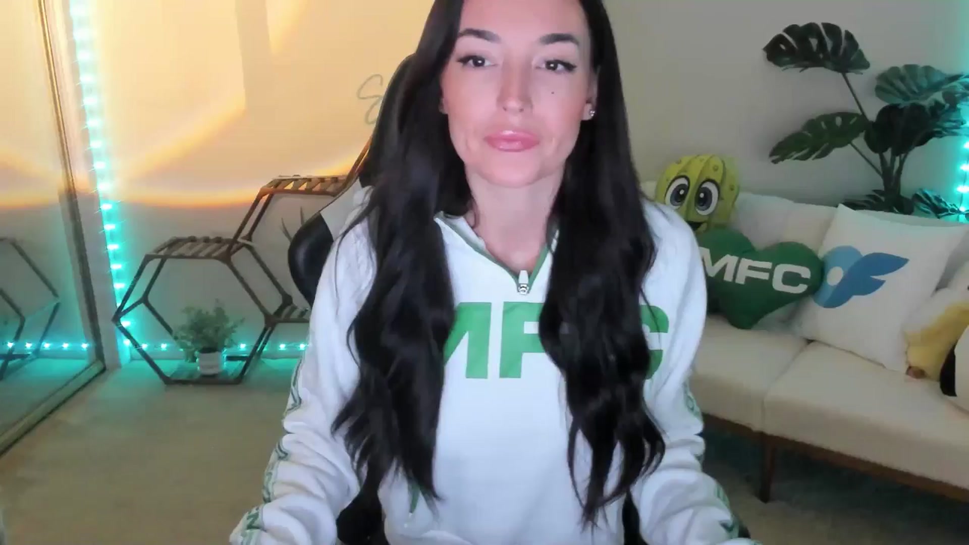 Gallery image thumbnail from SerenaBecker_'s myfreecams stream on, 11/04/2025, 04:26 image 1 of 20