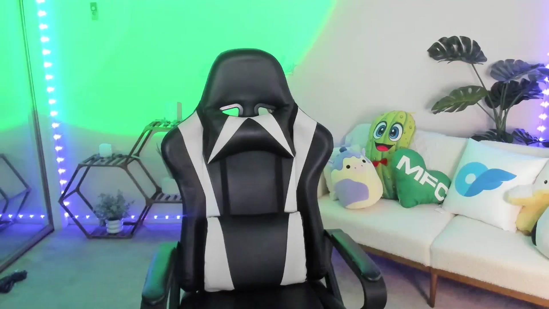 Gallery image thumbnail from SerenaBecker_'s myfreecams stream on, 11/06/2025, 07:37 image 17 of 20