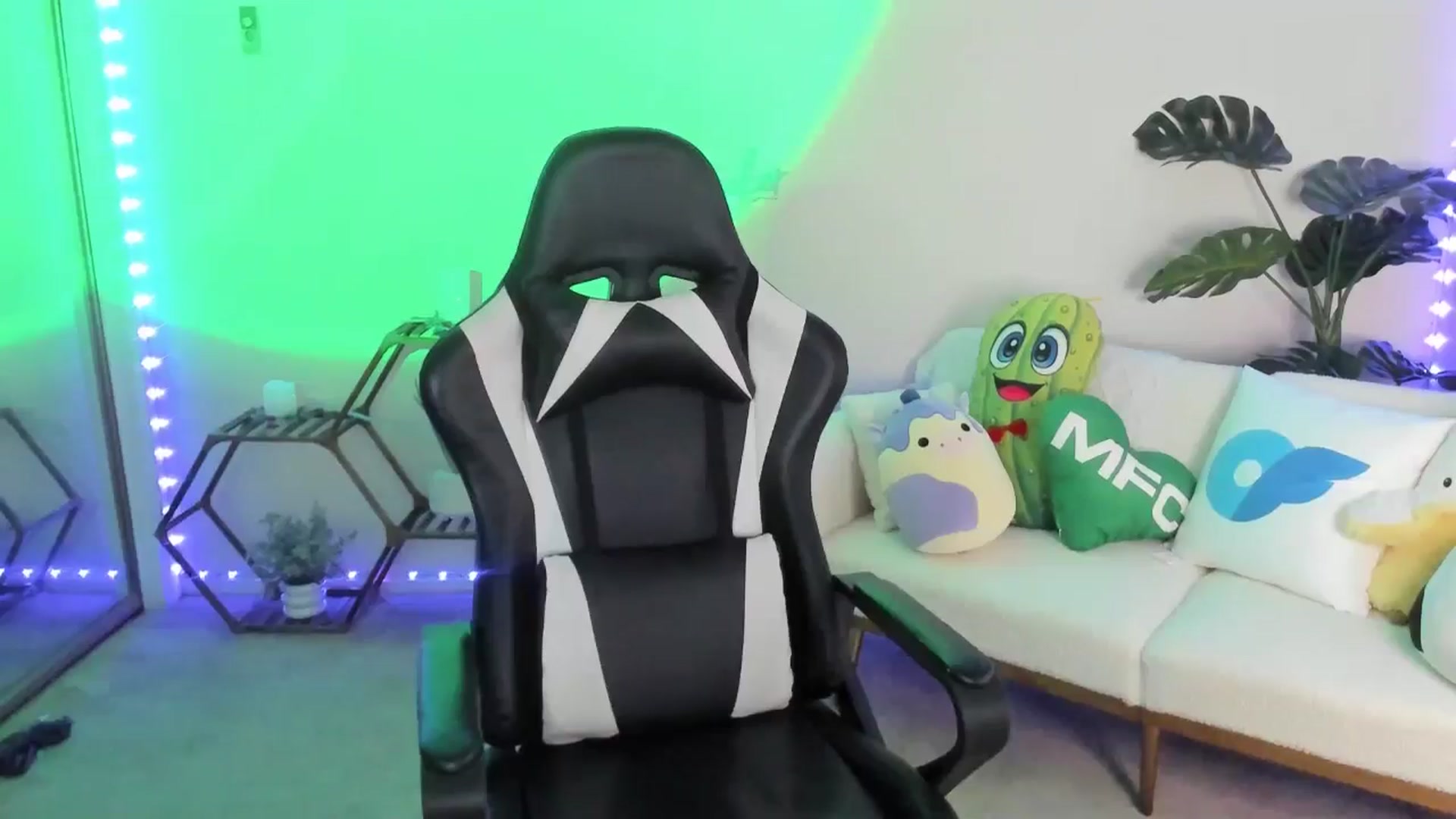 Gallery image thumbnail from SerenaBecker_'s myfreecams stream on, 11/06/2025, 07:37 image 16 of 20