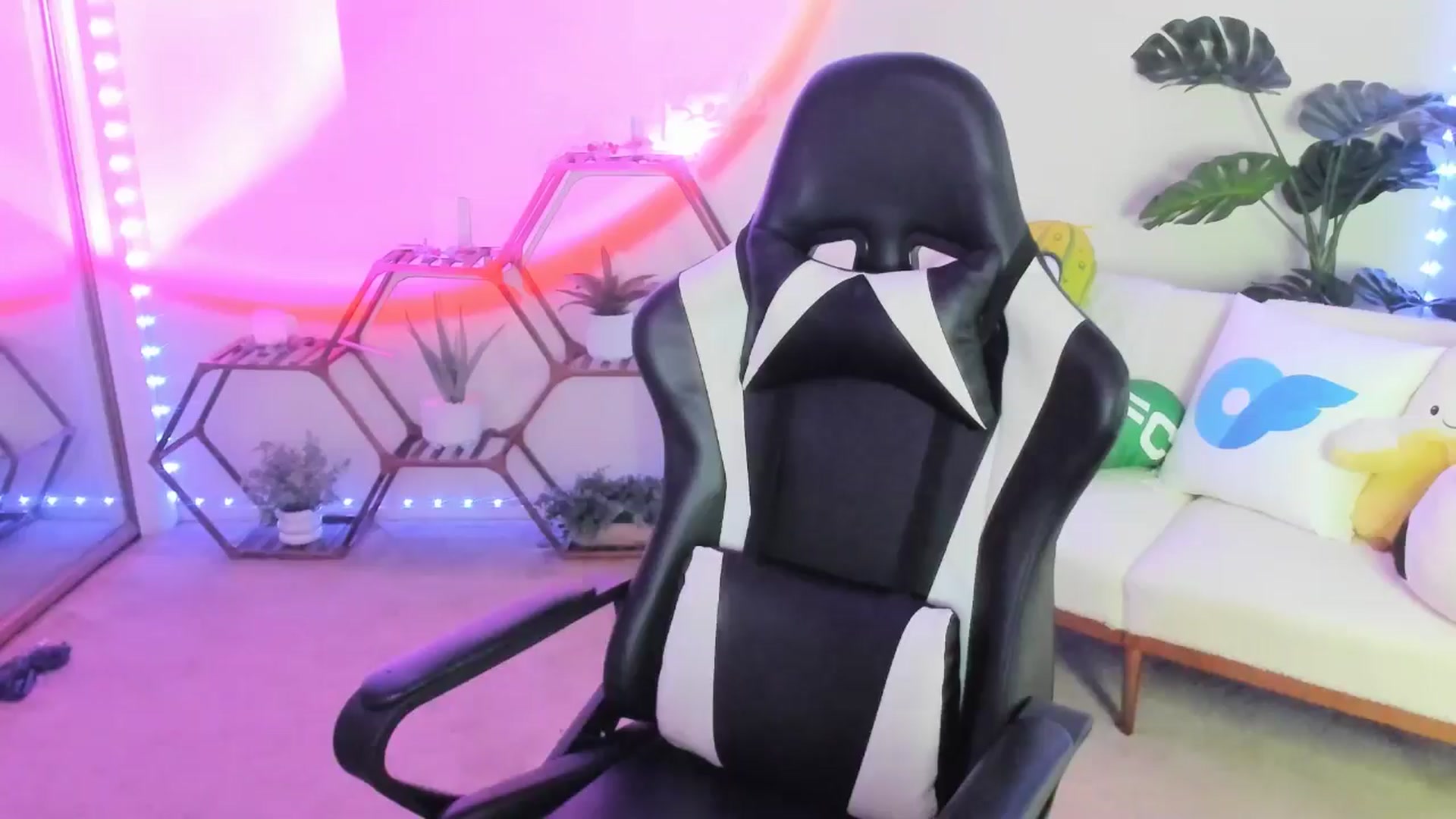 Gallery image thumbnail from SerenaBecker_'s myfreecams stream on, 11/06/2025, 07:37 image 5 of 20