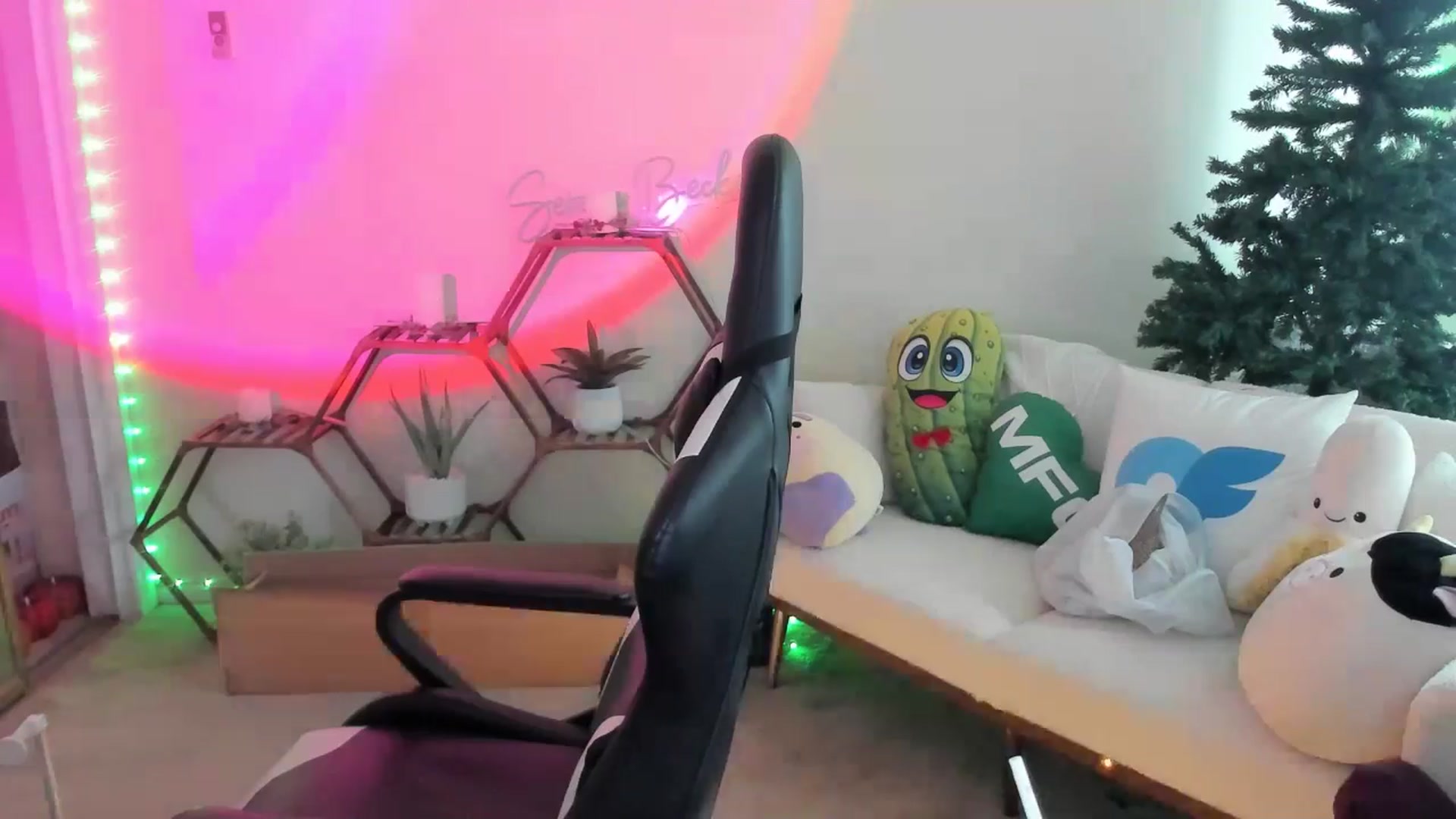 Gallery image thumbnail from SerenaBecker_'s myfreecams stream on, 11/16/2025, 20:15 image 16 of 20