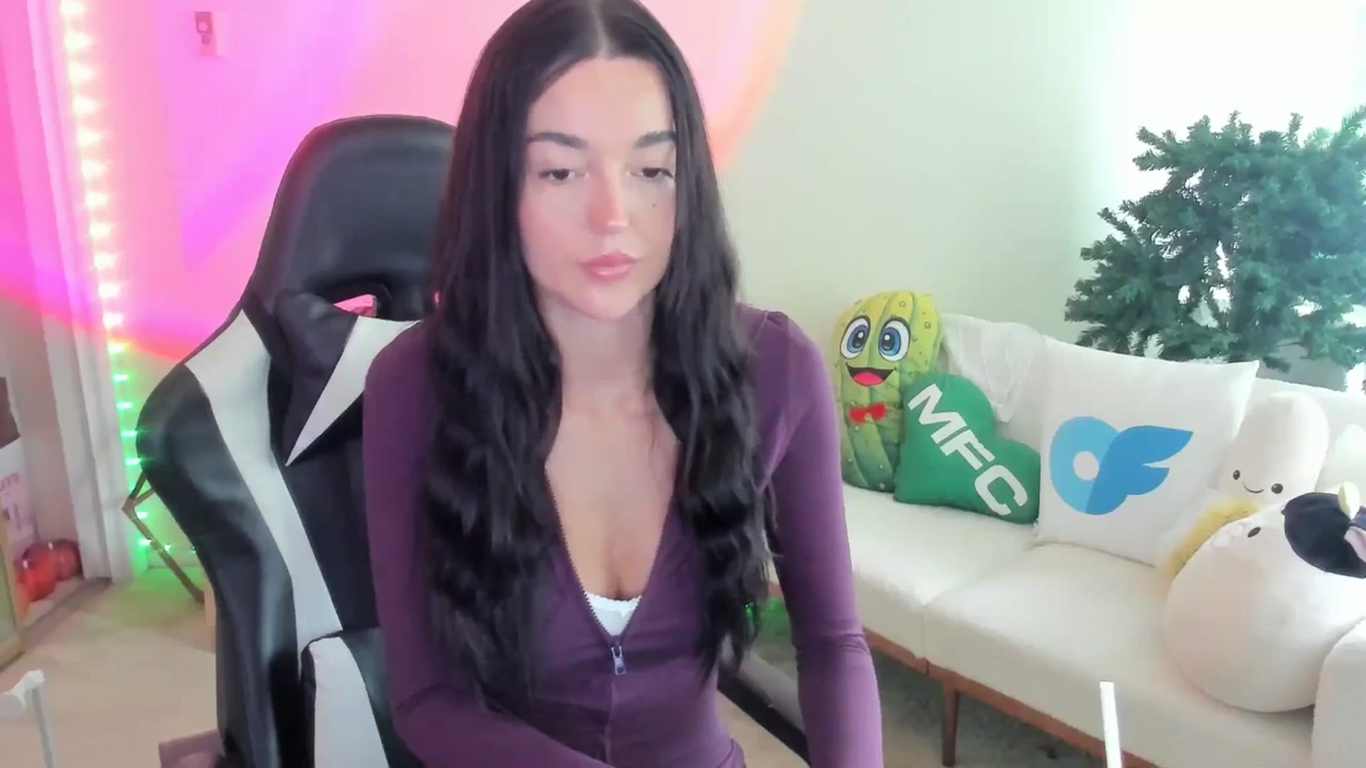 Gallery image thumbnail from SerenaBecker_'s myfreecams stream on, 11/16/2025, 20:15 image 7 of 20