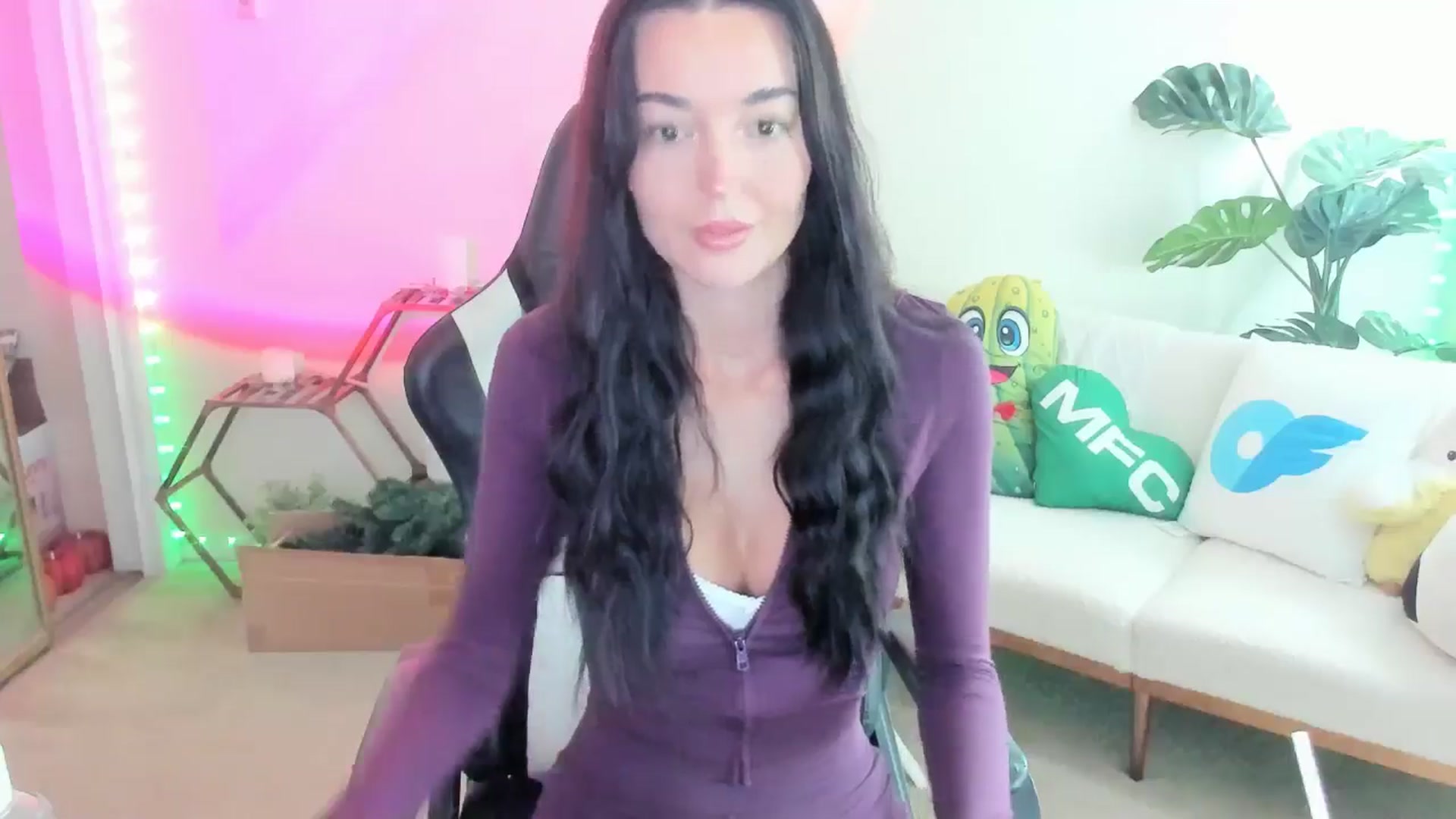 Gallery image thumbnail from SerenaBecker_'s myfreecams stream on, 11/16/2025, 20:15 image 2 of 20