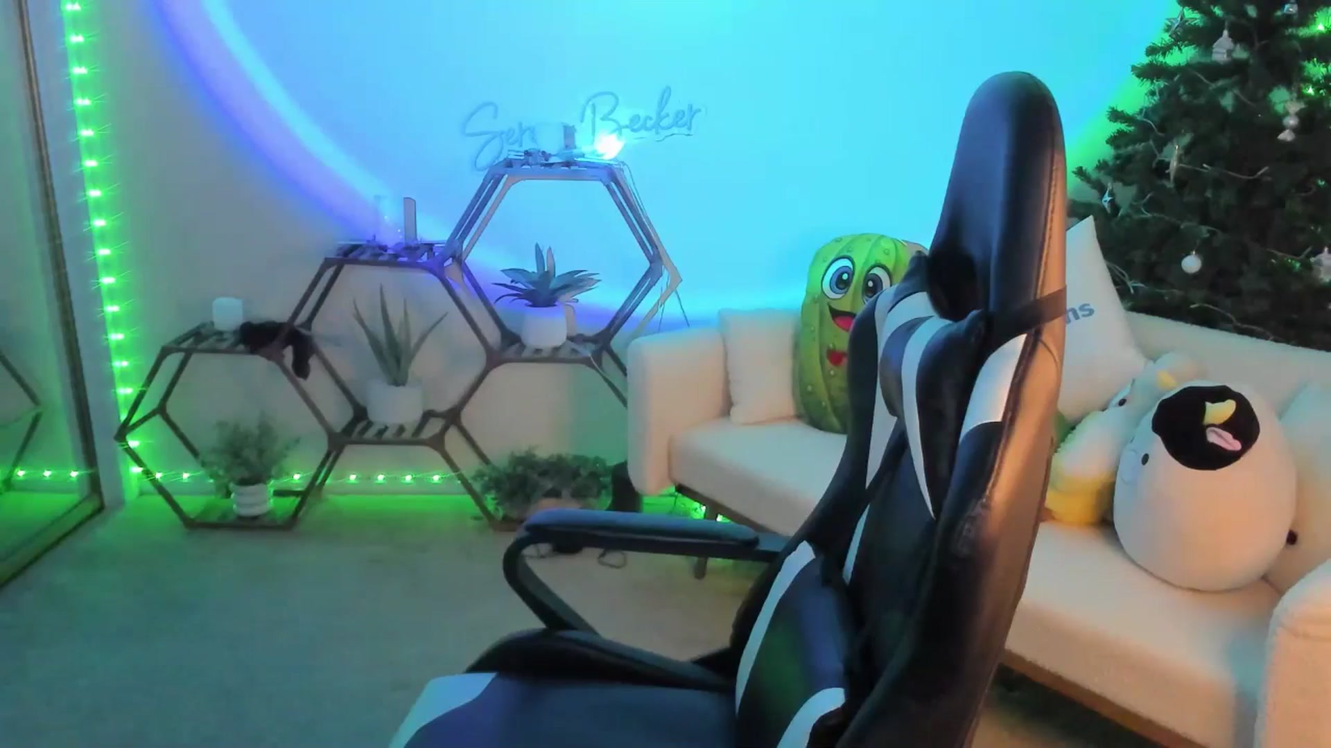 Gallery image thumbnail from SerenaBecker_'s myfreecams stream on, 01/02/2026, 06:05 image 18 of 20