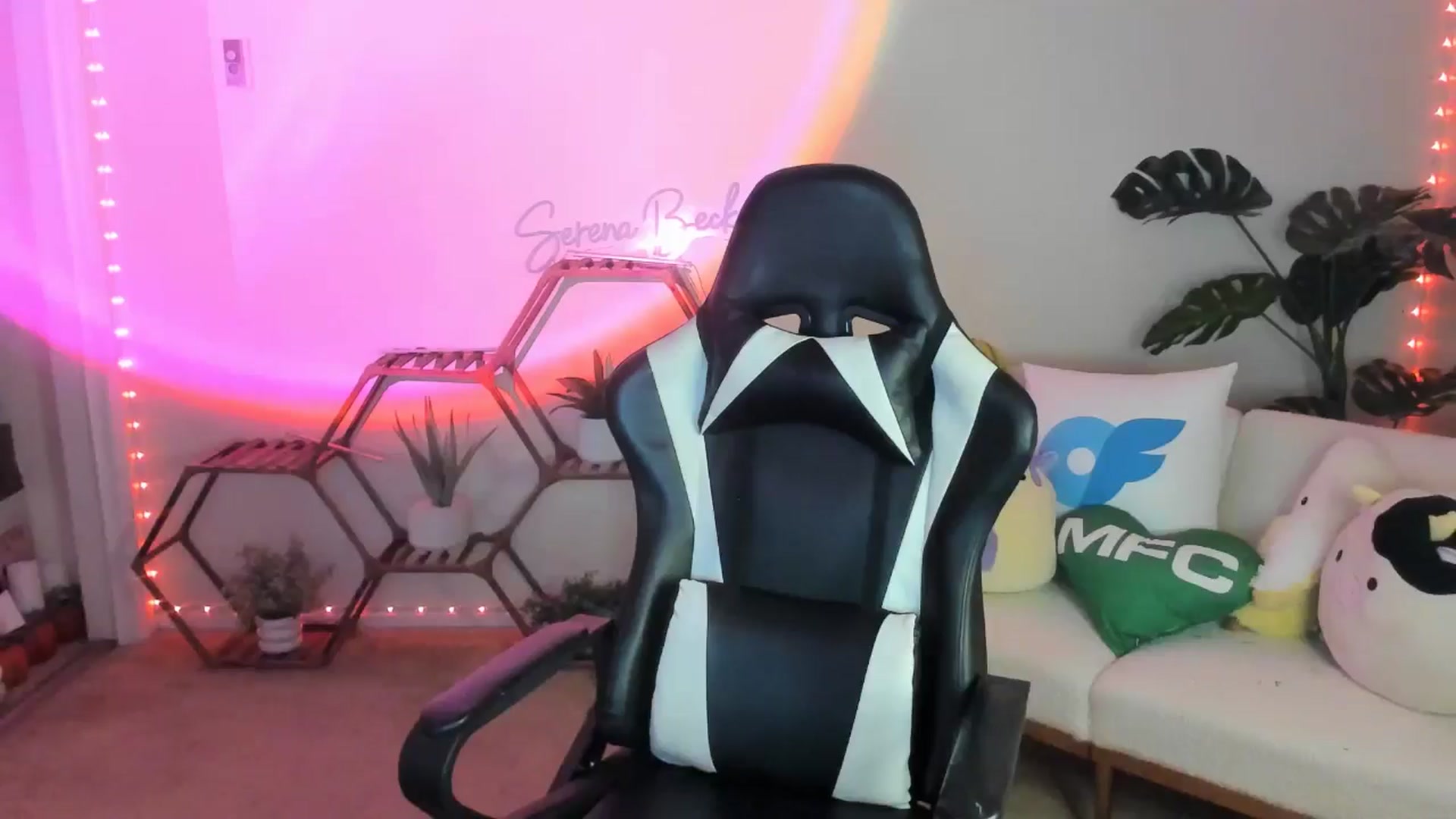 Gallery image thumbnail from SerenaBecker_'s myfreecams stream on, 01/06/2026, 06:11 image 17 of 20