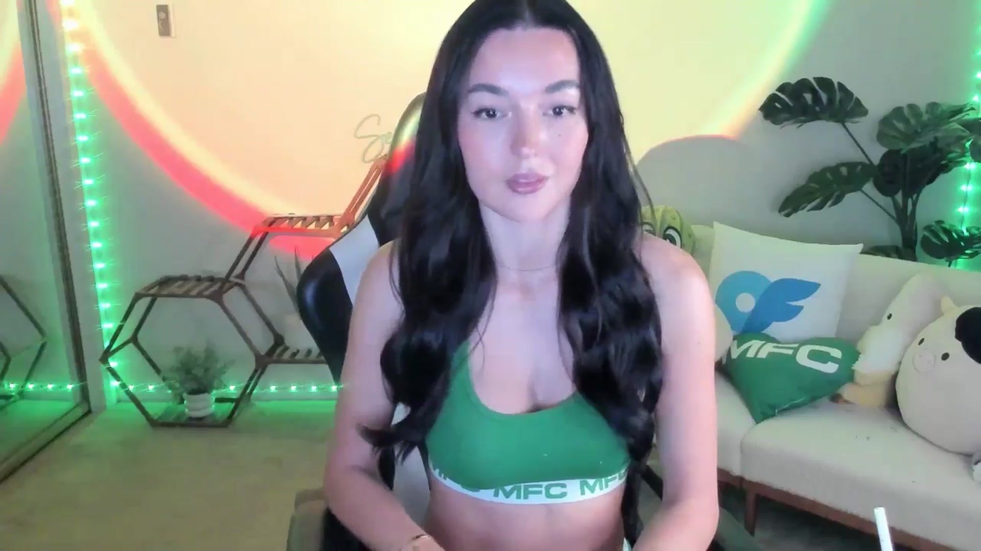 Gallery image thumbnail from SerenaBecker_'s myfreecams stream on, 01/12/2026, 04:05 image 9 of 20