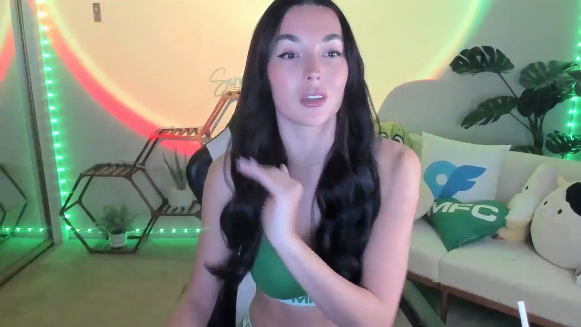 Gallery image thumbnail from SerenaBecker_'s myfreecams stream on, 01/12/2026, 04:05 image 10 of 20