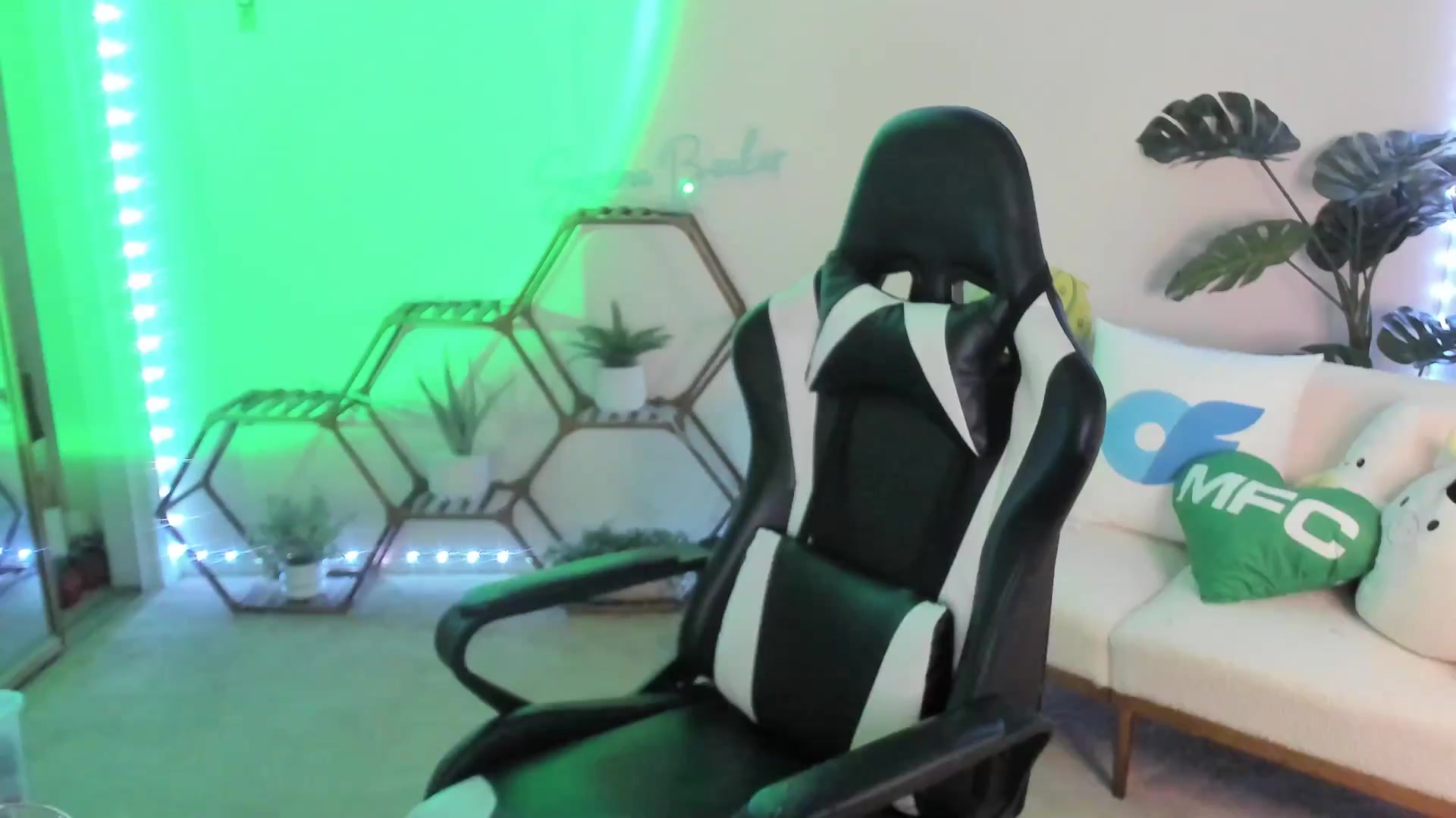 Gallery image thumbnail from SerenaBecker_'s myfreecams stream on, 01/23/2026, 06:10 image 16 of 20