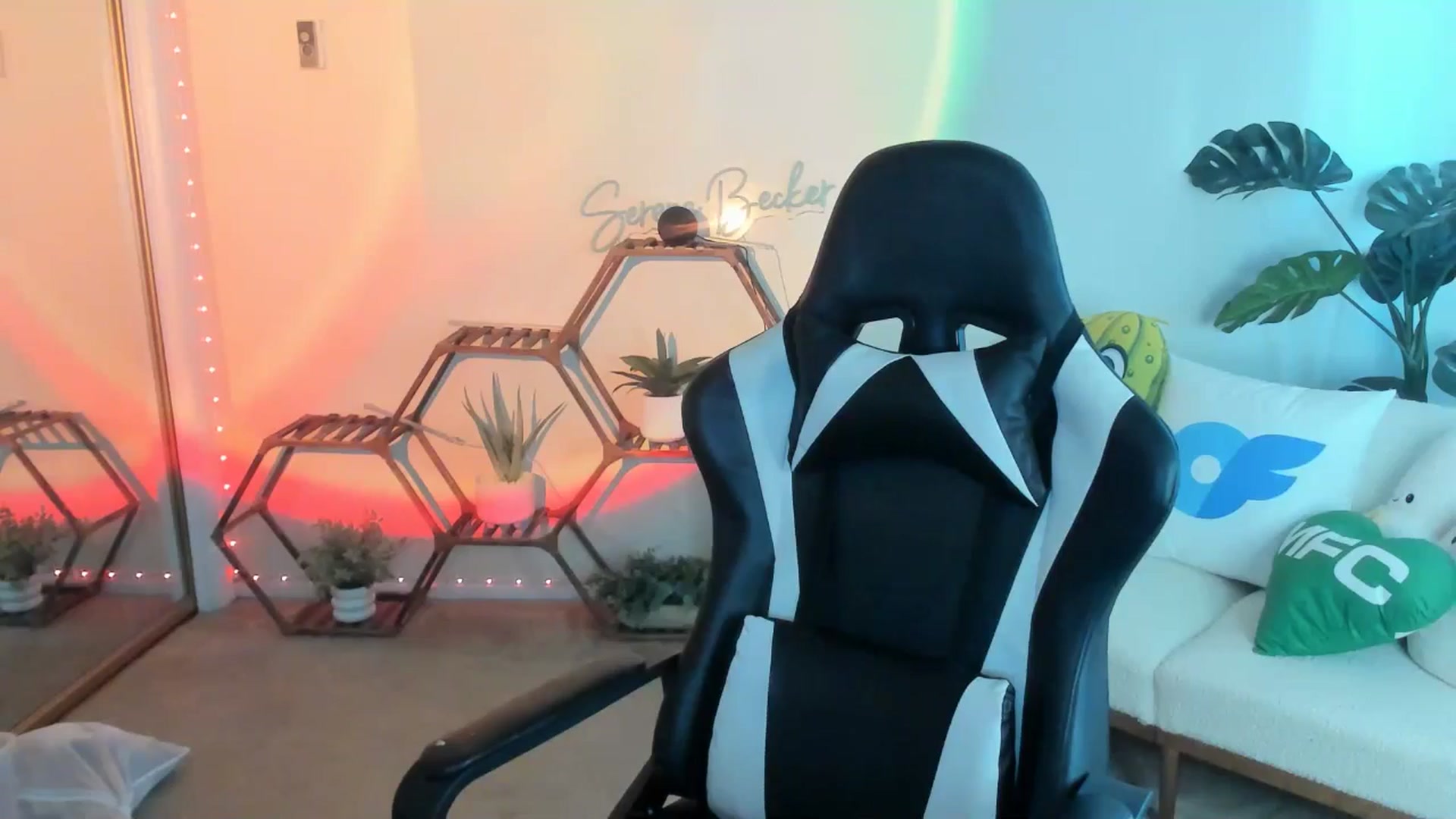 Gallery image thumbnail from SerenaBecker_'s myfreecams stream on, 02/01/2026, 24:08 image 6 of 20