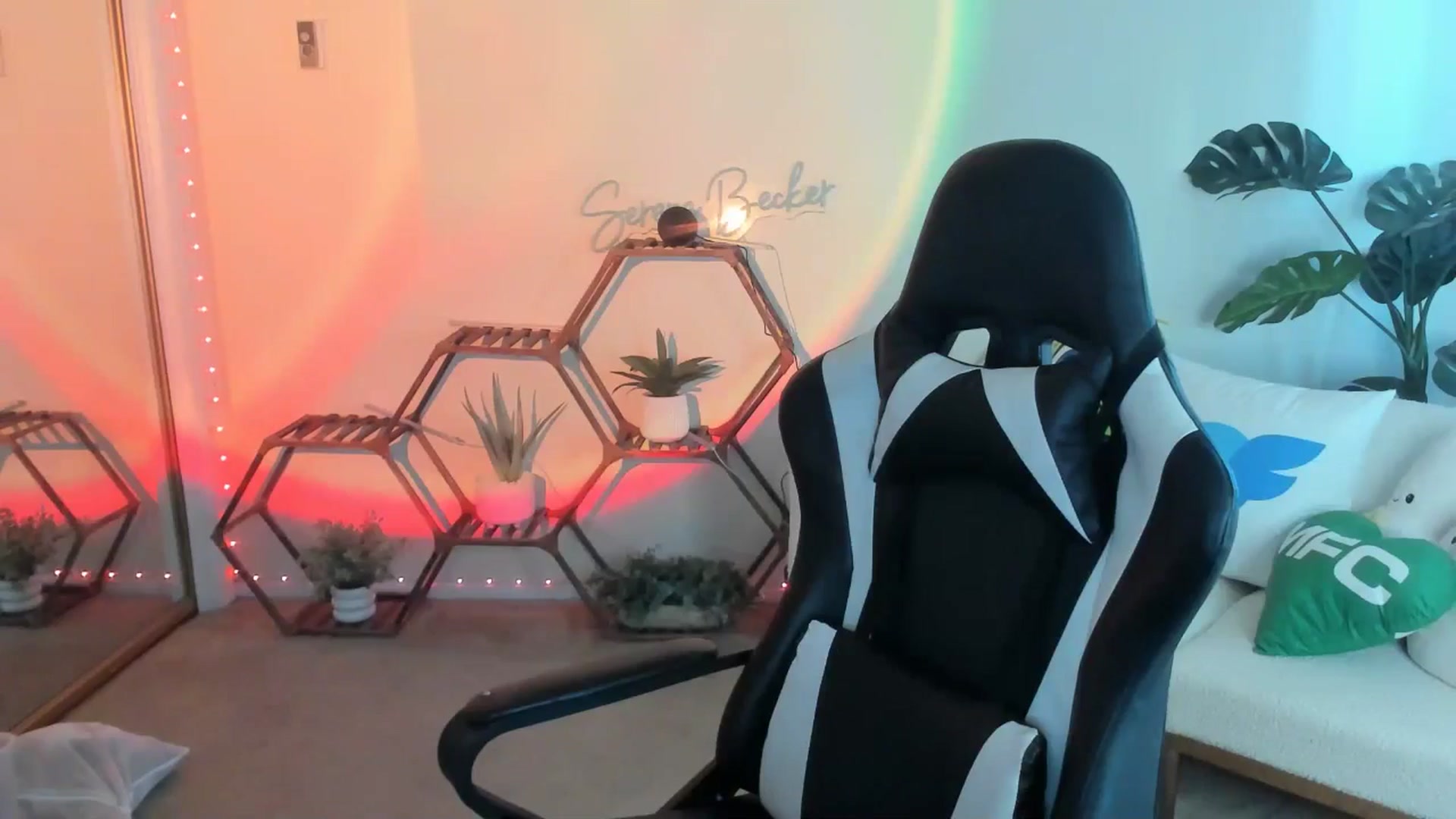 Gallery image thumbnail from SerenaBecker_'s myfreecams stream on, 02/01/2026, 24:08 image 4 of 20