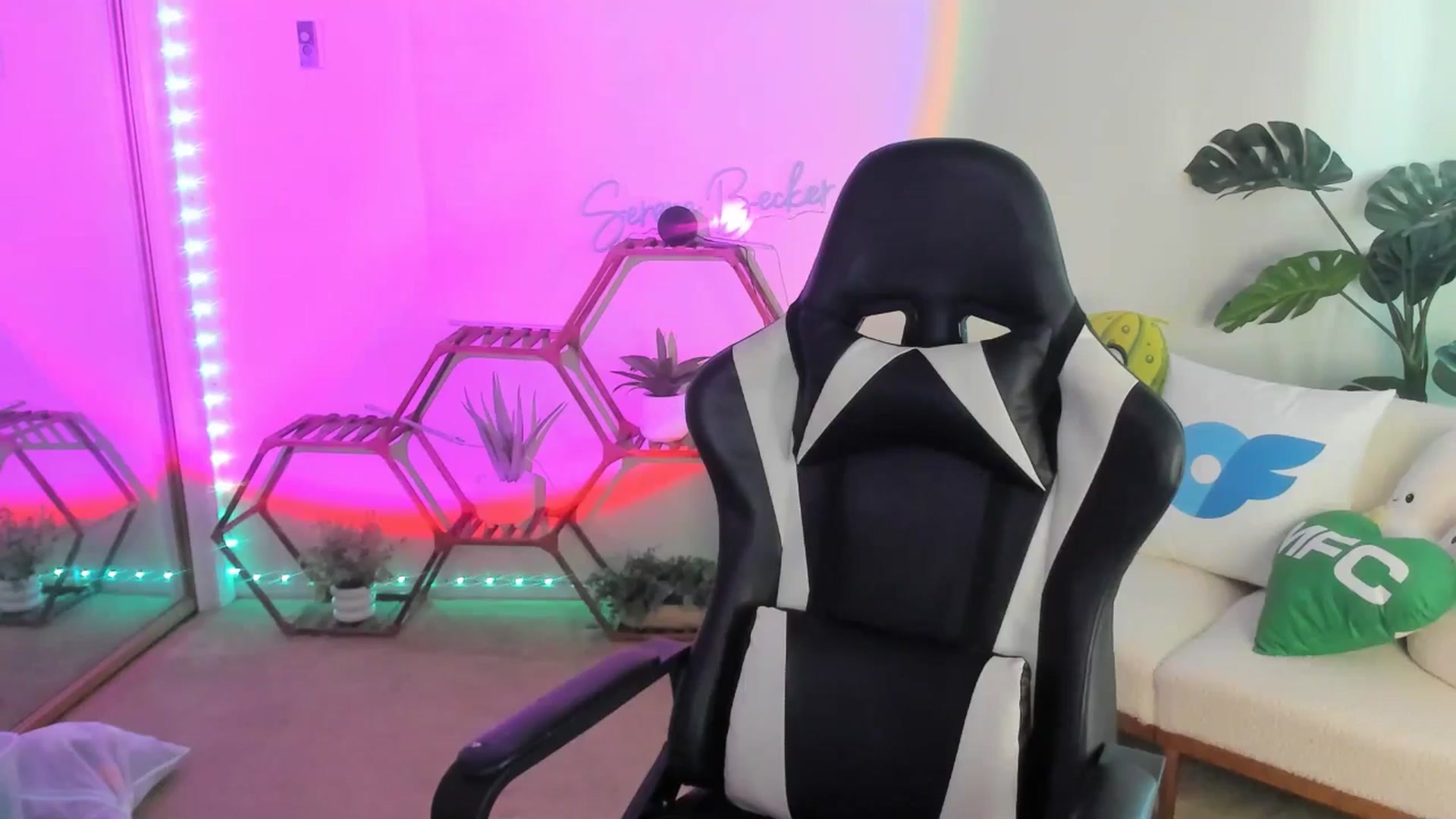 Gallery image thumbnail from SerenaBecker_'s myfreecams stream on, 02/01/2026, 24:08 image 9 of 20