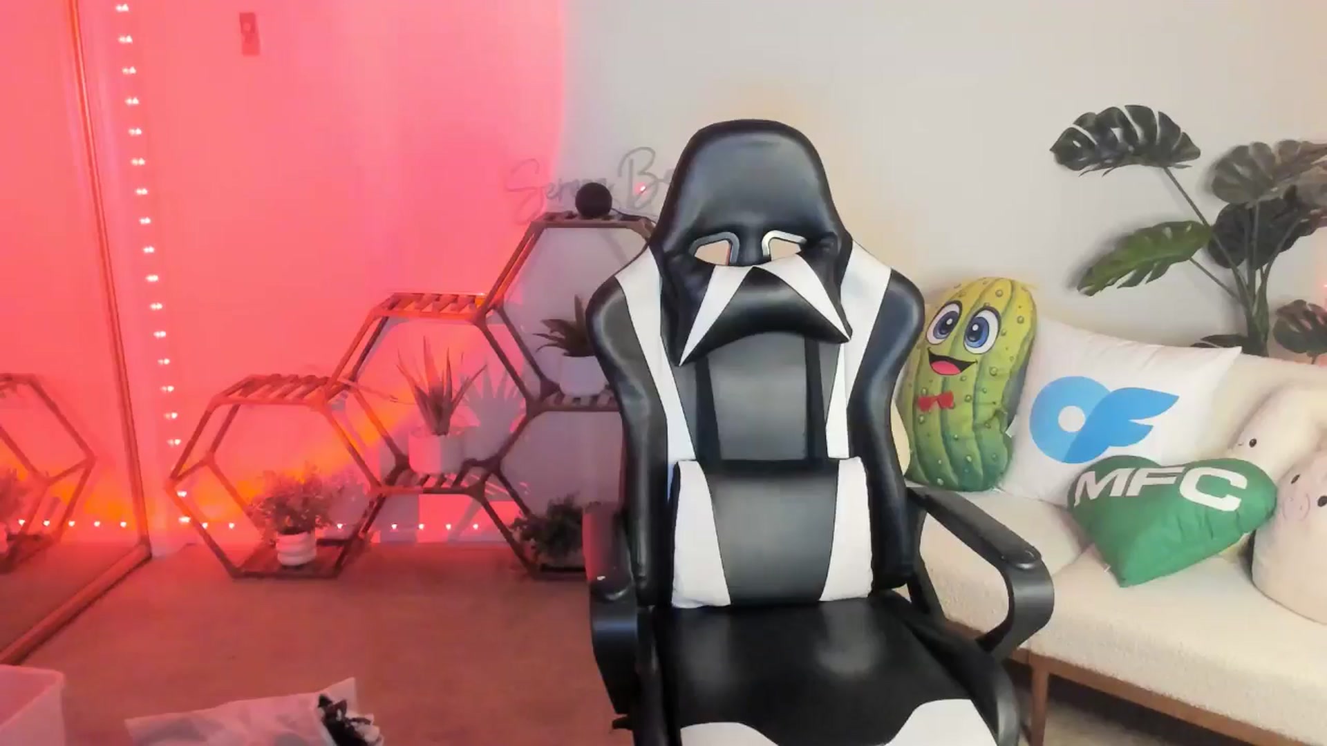 Gallery image thumbnail from SerenaBecker_'s myfreecams stream on, 02/12/2026, 07:01 image 8 of 20