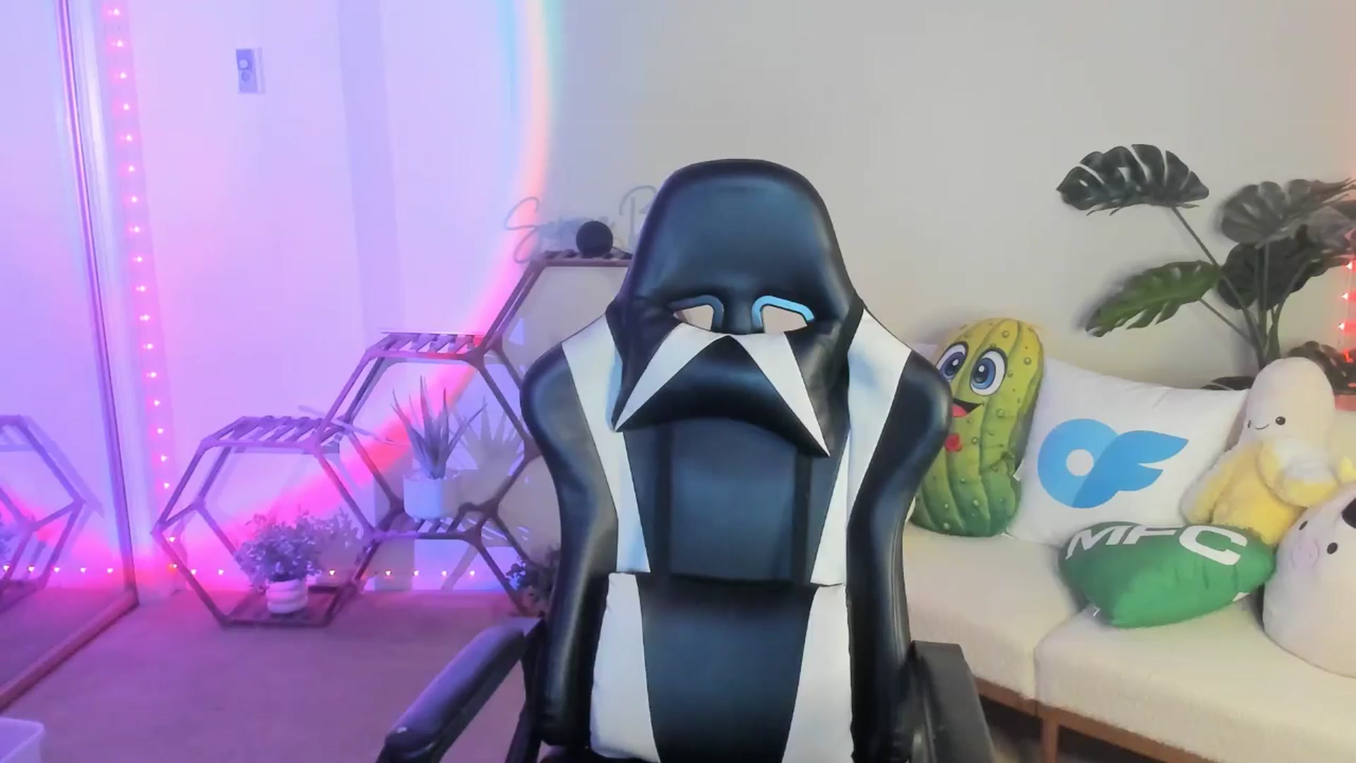 Gallery image thumbnail from SerenaBecker_'s myfreecams stream on, 02/13/2026, 07:54 image 18 of 20