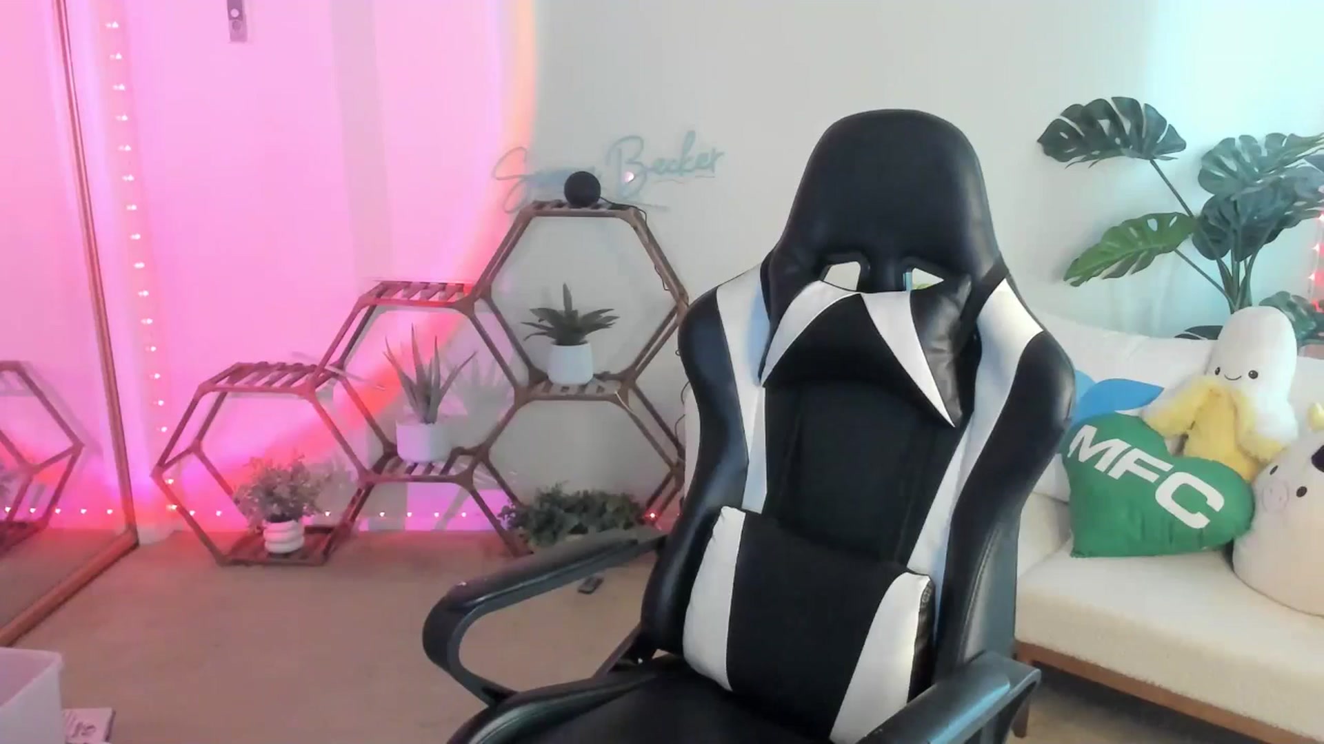 Gallery image thumbnail from SerenaBecker_'s myfreecams stream on, 02/16/2026, 24:28 image 11 of 20