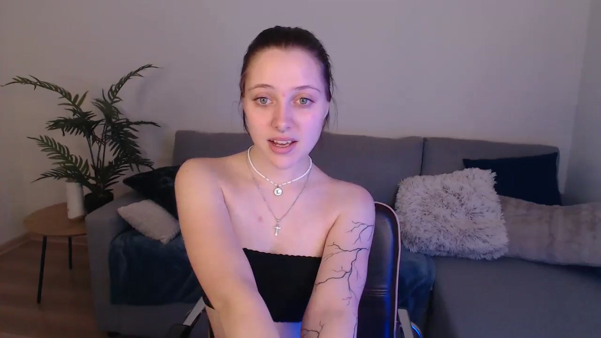 Gallery image thumbnail from SerenaSantos's myfreecams stream on, 03/26/2024, 13:05 image 18 of 20