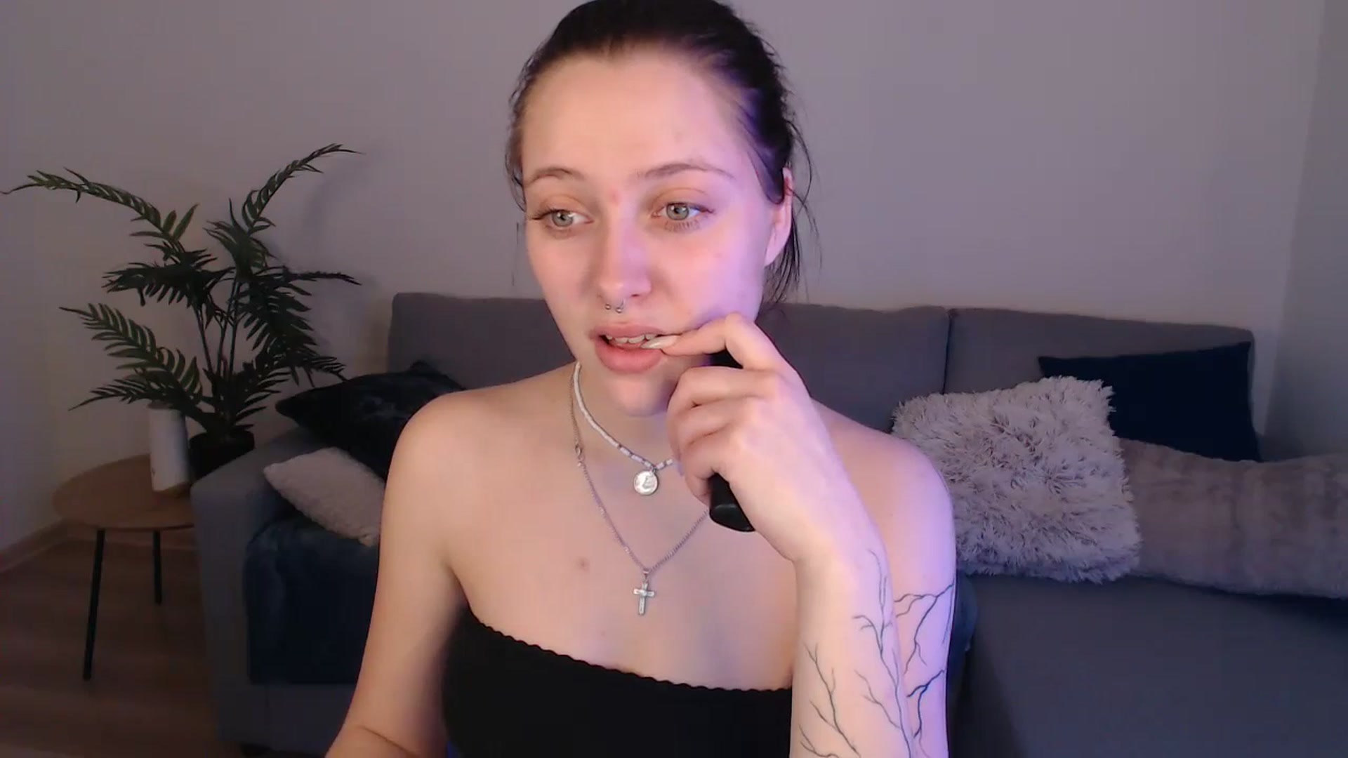 Gallery image thumbnail from SerenaSantos's myfreecams stream on, 03/26/2024, 13:05 image 3 of 20