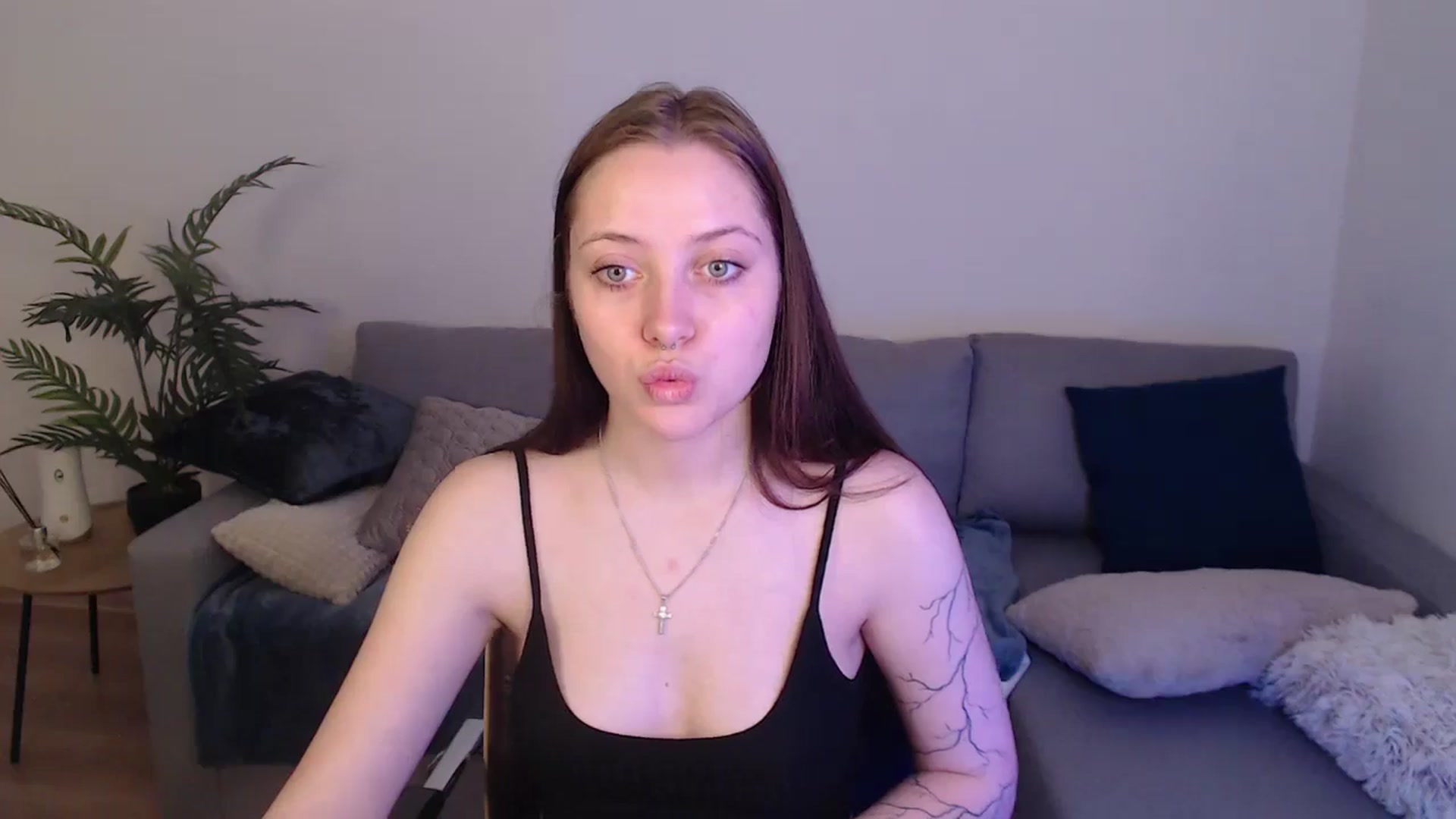 Gallery image thumbnail from SerenaSantos's myfreecams stream on, 04/29/2024, 09:16 image 16 of 20