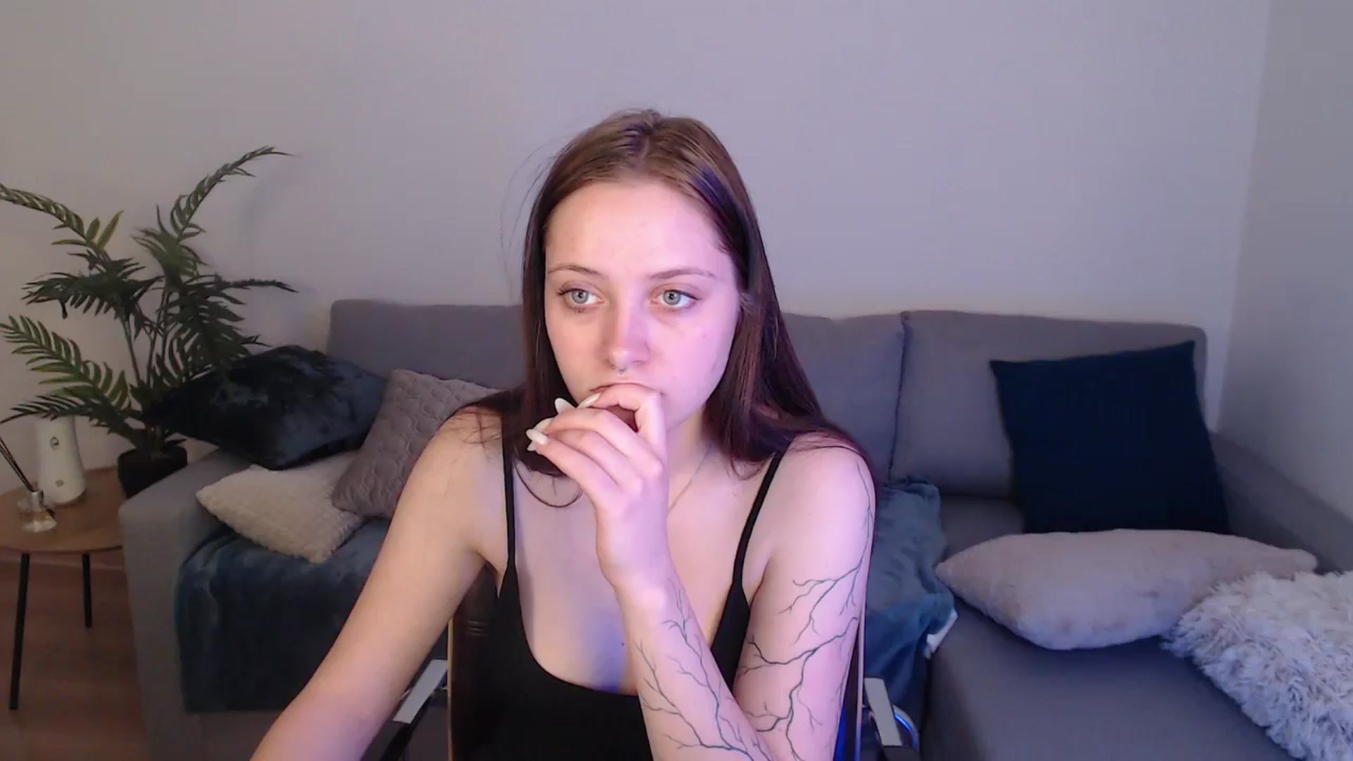 Gallery image thumbnail from SerenaSantos's myfreecams stream on, 04/29/2024, 11:29 image 7 of 20