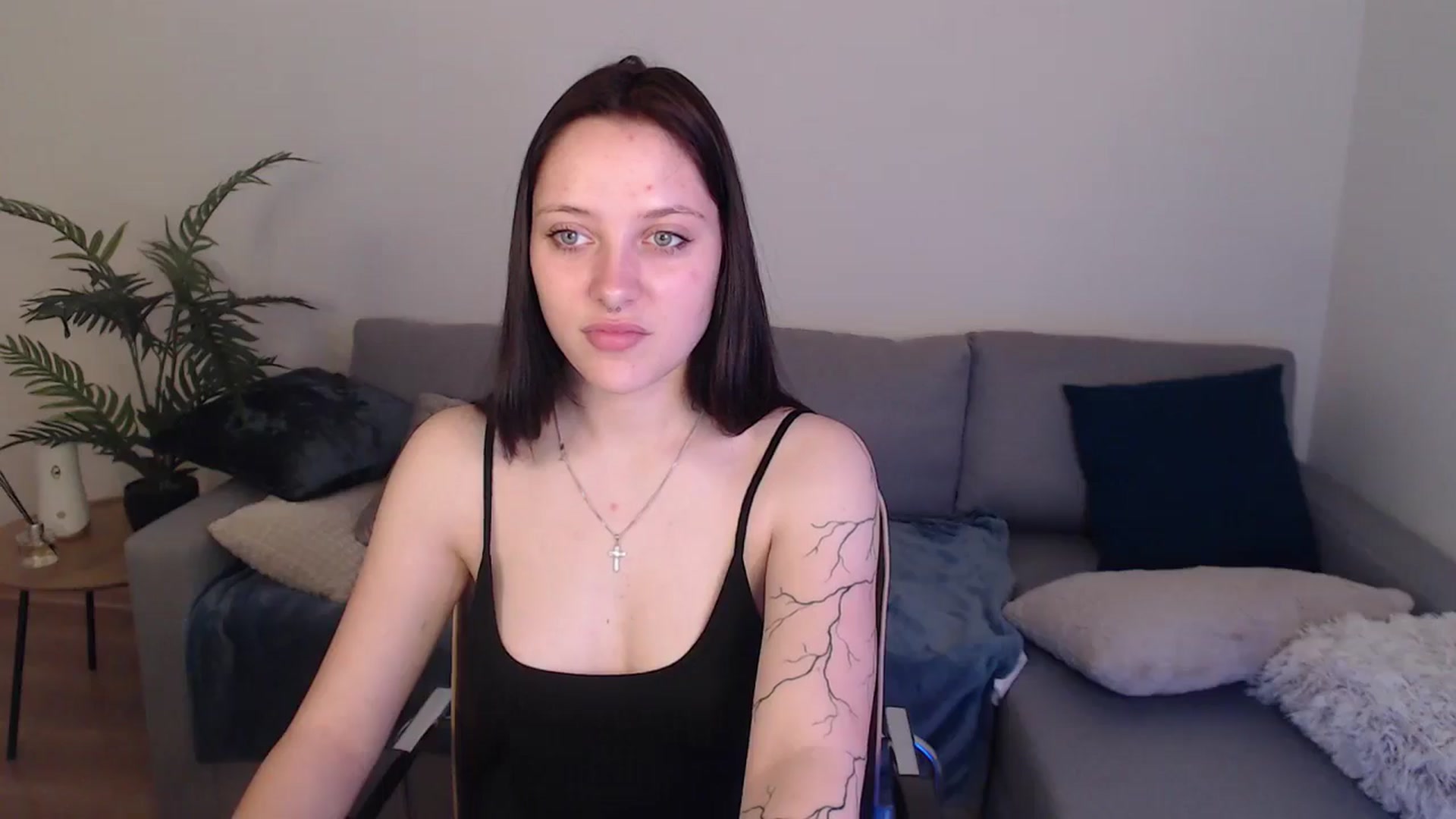 Gallery image thumbnail from SerenaSantos's myfreecams stream on, 05/03/2024, 09:06 image 16 of 20