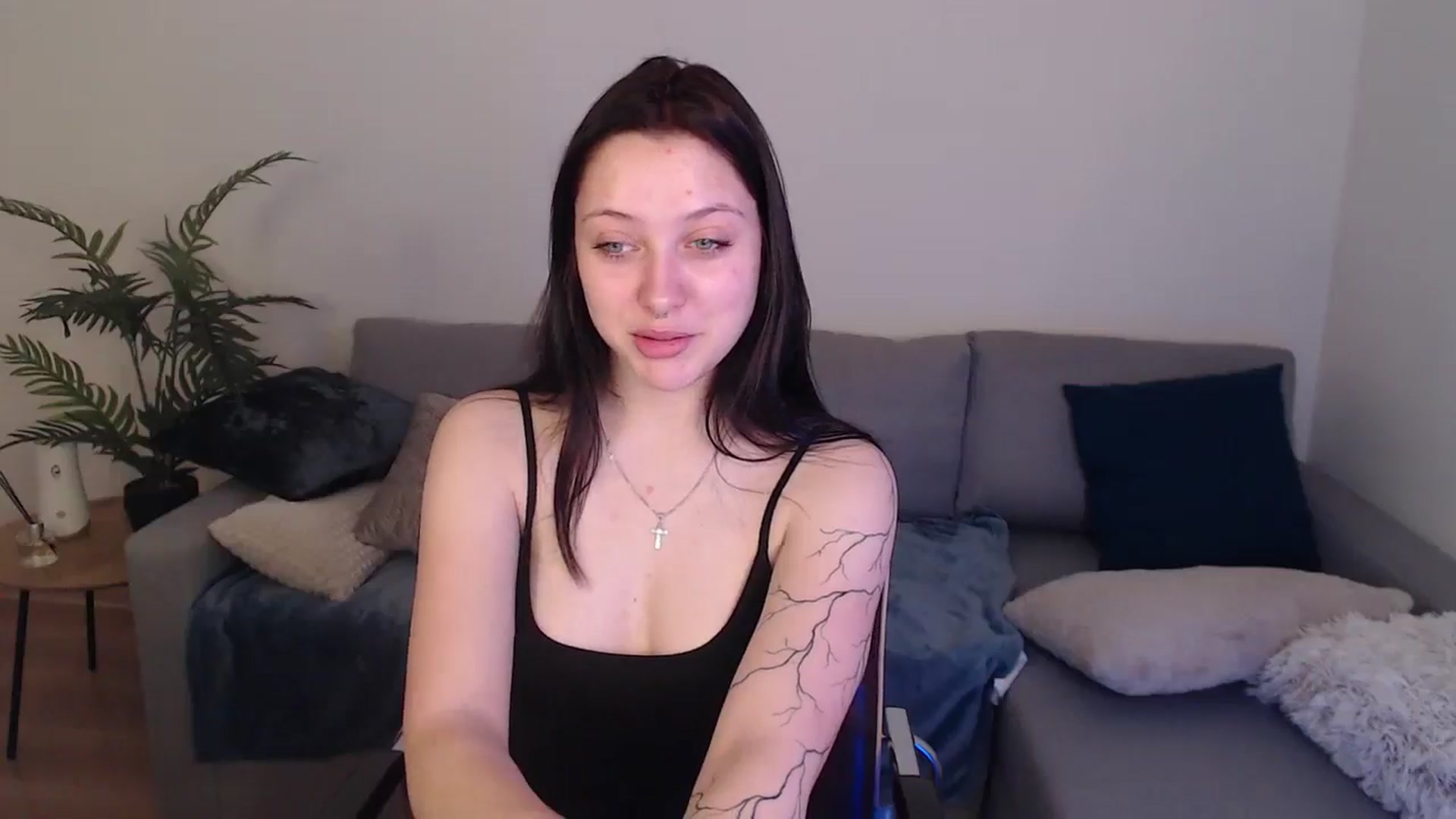 Gallery image thumbnail from SerenaSantos's myfreecams stream on, 05/03/2024, 09:06 image 12 of 20