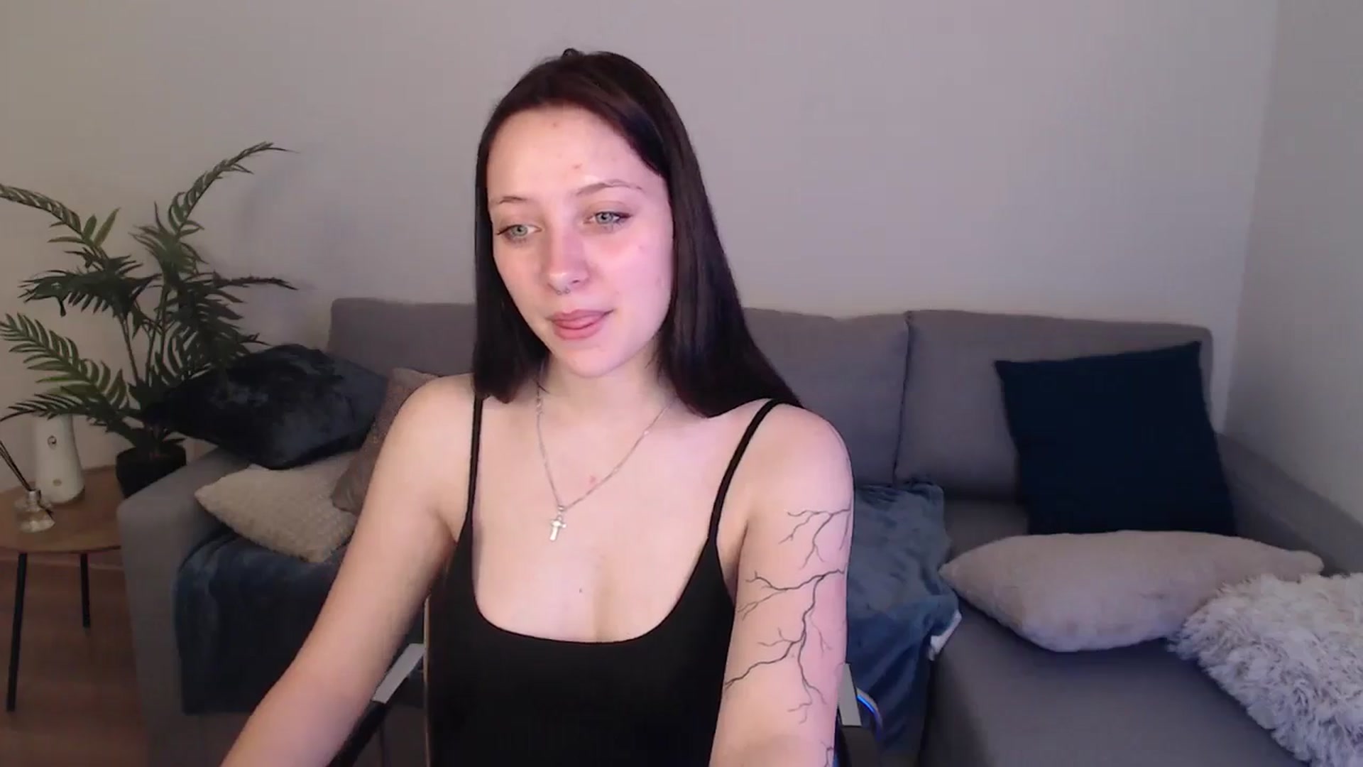 Gallery image thumbnail from SerenaSantos's myfreecams stream on, 05/03/2024, 09:06 image 17 of 20